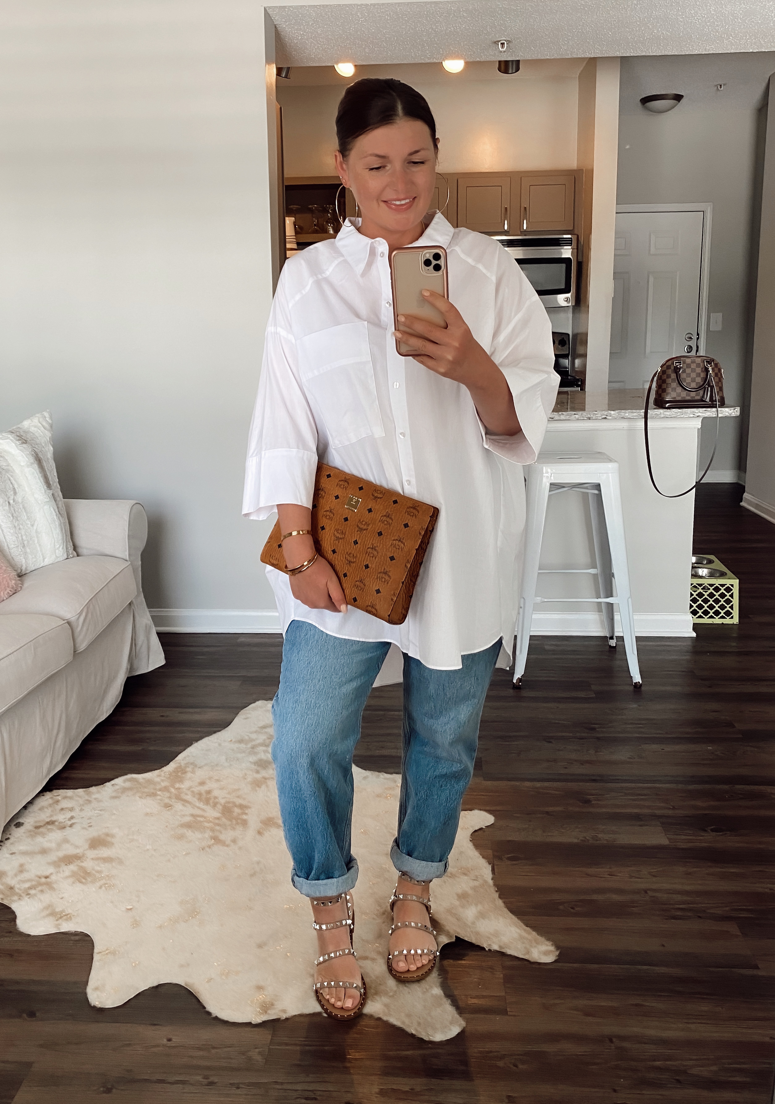 5 WAYS TO WEAR HIGH WAIST SLOUCHY JEANS FOR SUMMER: http://www.juliamarieb.com/2020/05/20/5-ways-to-wear-slouchy-jeans-|-the-rule-of-5/ | @julia.marie.b