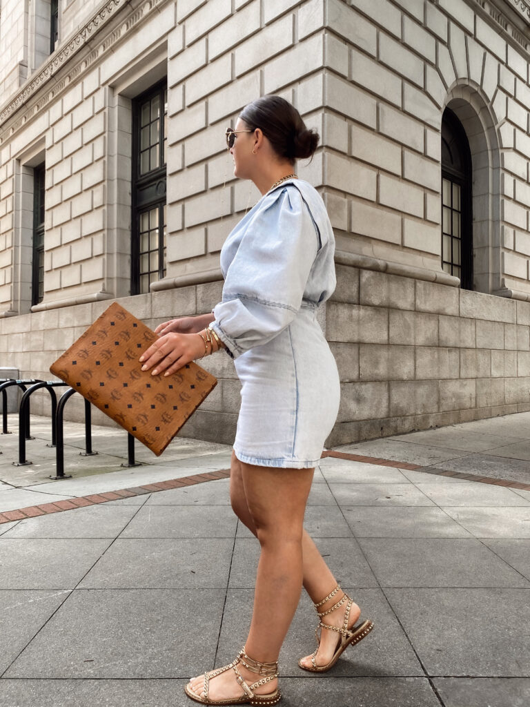 10 DENIM (& white) SUMMER OUTFIT IDEAS: http://www.juliamarieb.com/2020/06/03/10-denim-(&-white)-summer-outfit-ideas/ @julia.marie.b