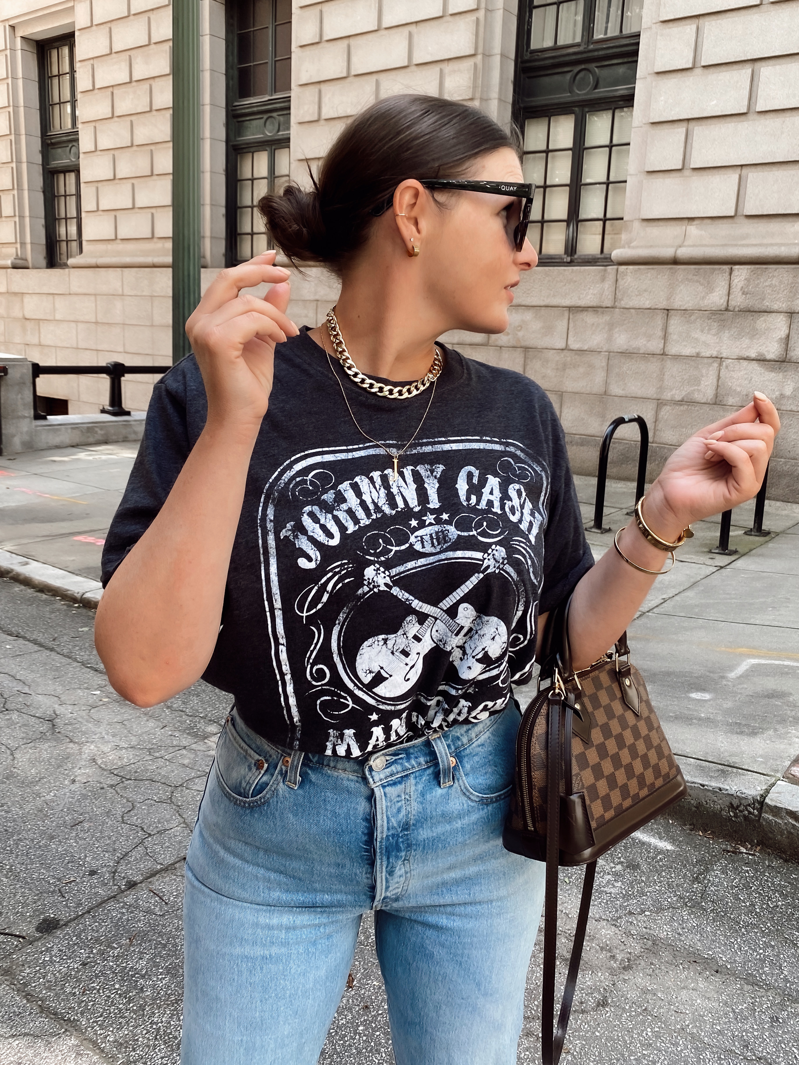 5 WAYS TO WEAR A GRAPHIC TEE FOR SUMMER: http://www.juliamarieb.com/2020/05/31/5-ways-to-style-graphic-tee-for-summer-|-the-rule-of-5/ | @julia.marie.b