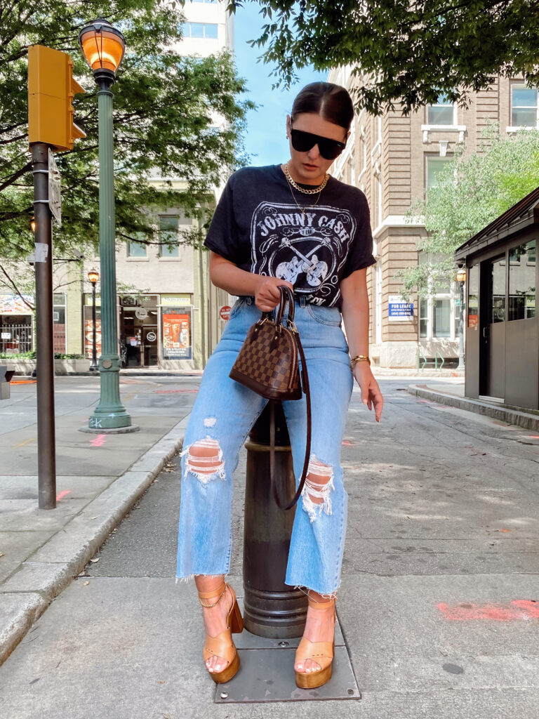 5 WAYS TO WEAR LOUIS VUITTON ALMA BB FOR SUMMER http://www.juliamarieb.com/2020/06/21/5-ways-to-style-louis-vuitton-alma-bb-for-summer-|-the-rule-of-5/   @julia.marie.b