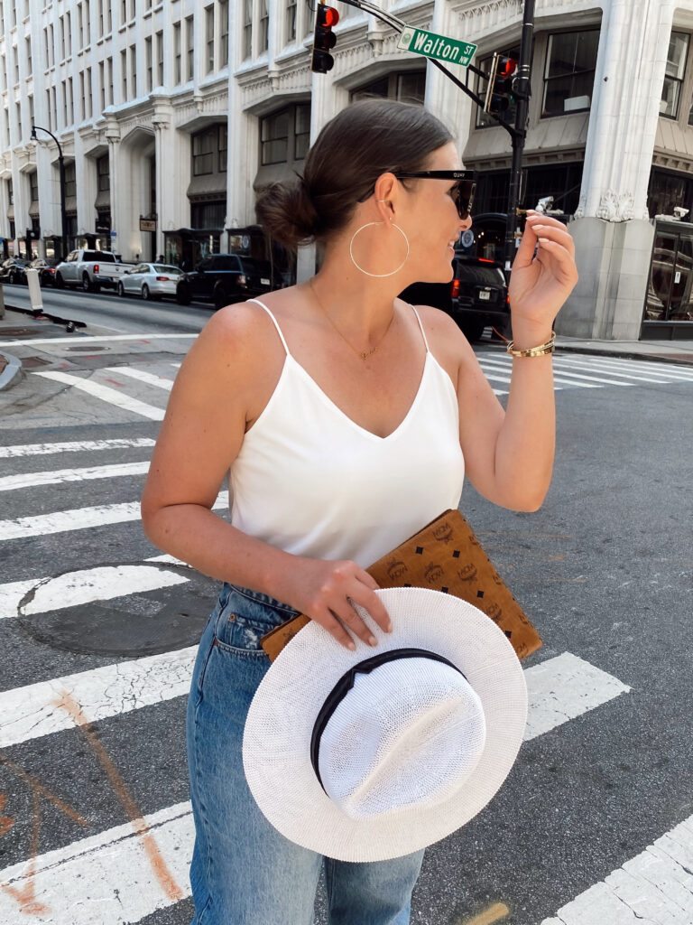 5 WAYS TO WEAR DAD SANDALS: http://www.juliamarieb.com/2020/06/07/5-ways-to-style-dad-sandals-|-the-rule-of-5/ | @julia.marie.b