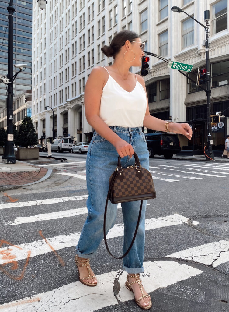 10 DENIM (& white) SUMMER OUTFIT IDEAS: http://www.juliamarieb.com/2020/06/03/10-denim-(&-white)-summer-outfit-ideas/ @julia.marie.b