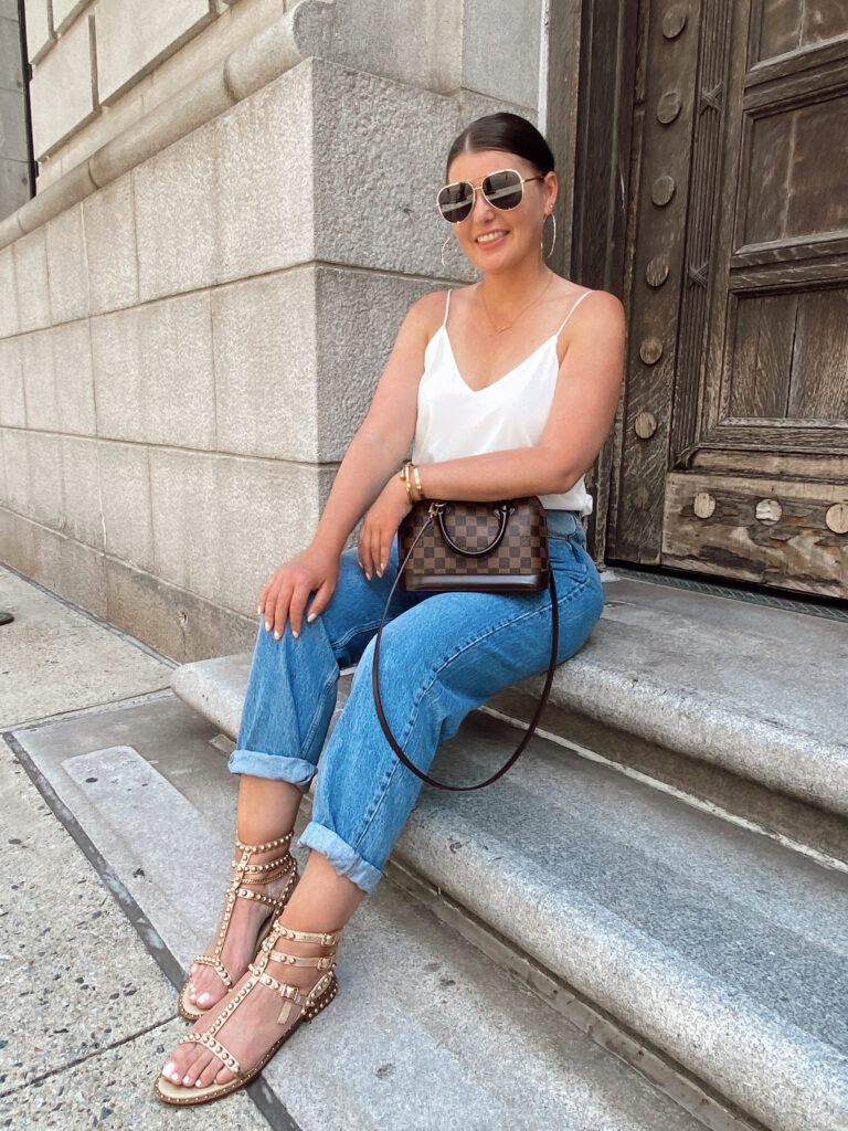 10 DENIM (& white) SUMMER OUTFIT IDEAS: http://www.juliamarieb.com/2020/06/03/10-denim-(&-white)-summer-outfit-ideas/ @julia.marie.b