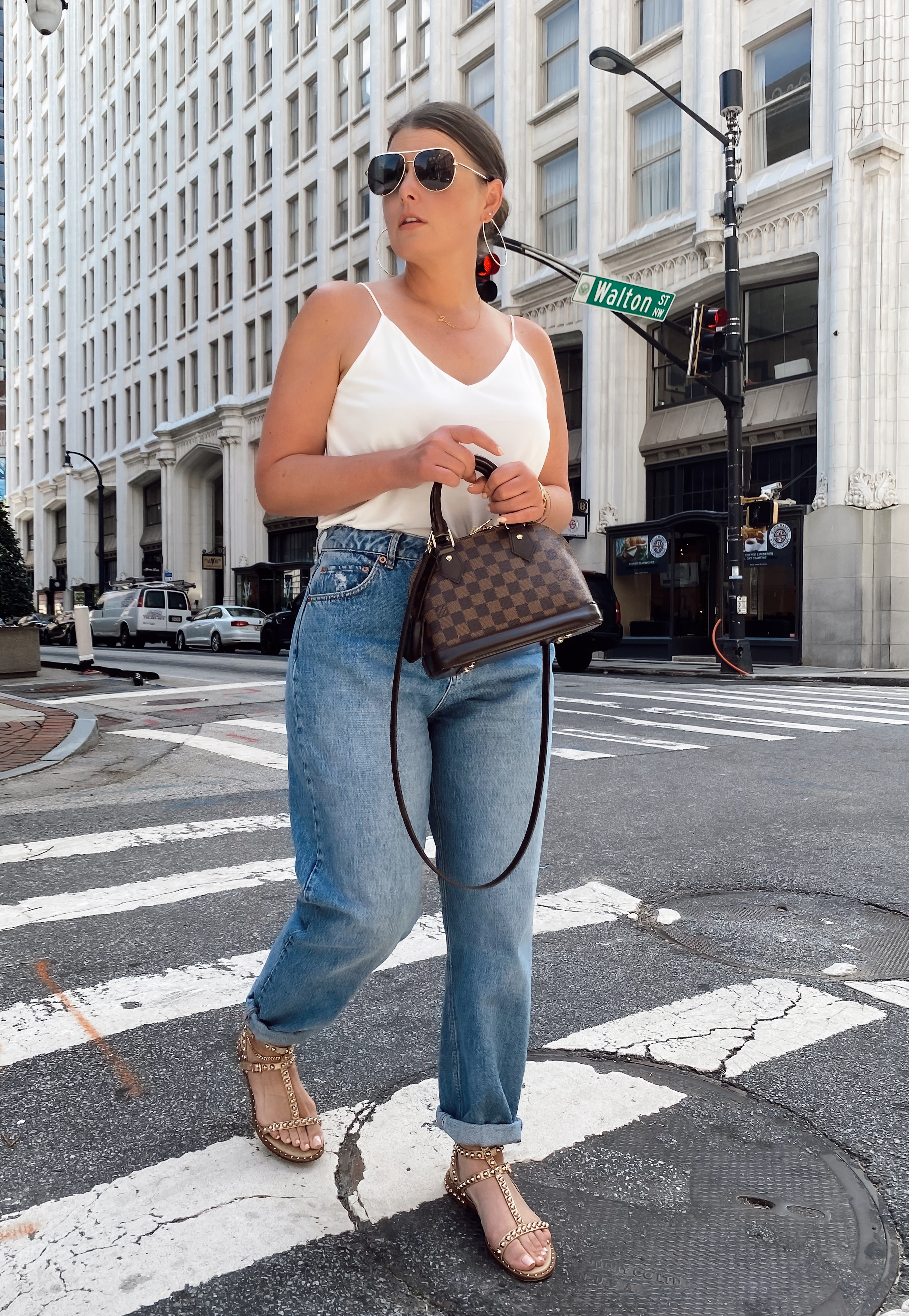 10 DENIM (& white) SUMMER OUTFIT IDEAS: http://www.juliamarieb.com/2020/06/03/10-denim-(&-white)-summer-outfit-ideas/ @julia.marie.b