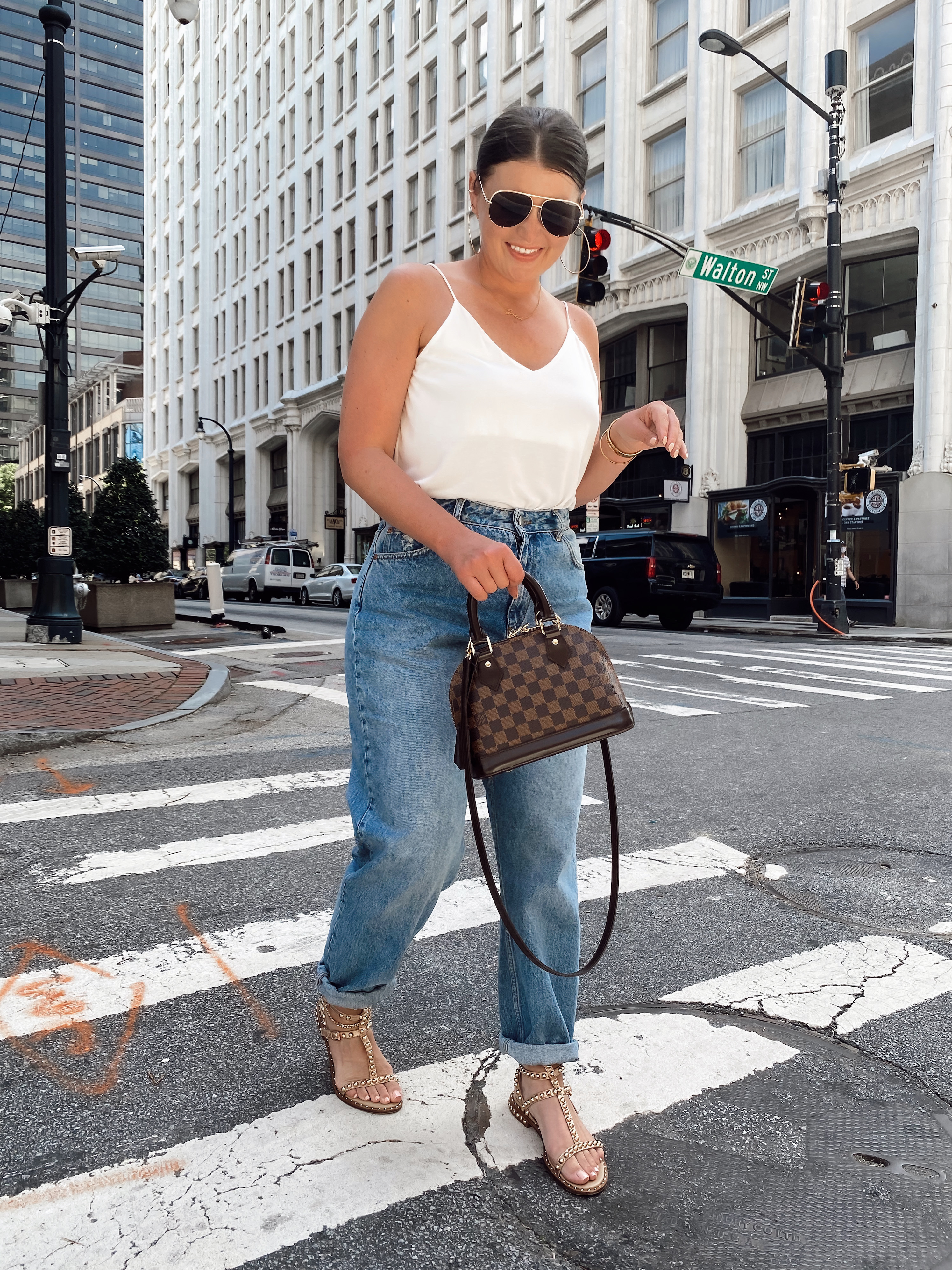 10 DENIM (& white) SUMMER OUTFIT IDEAS: http://www.juliamarieb.com/2020/06/03/10-denim-(&-white)-summer-outfit-ideas/ @julia.marie.b