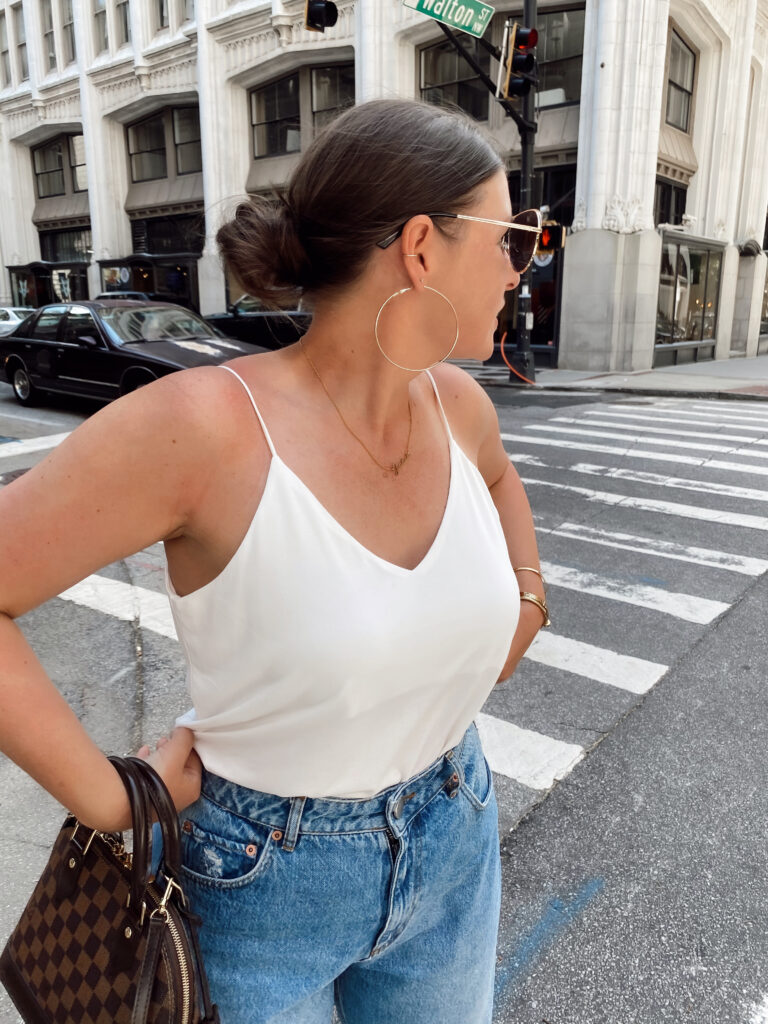 10 DENIM (& white) SUMMER OUTFIT IDEAS: http://www.juliamarieb.com/2020/06/03/10-denim-(&-white)-summer-outfit-ideas/ @julia.marie.b