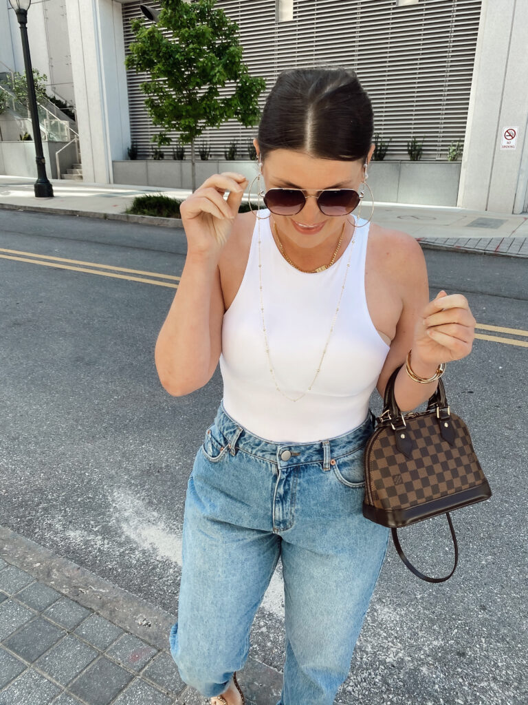 5 WAYS TO WEAR LOUIS VUITTON ALMA BB FOR SUMMER http://www.juliamarieb.com/2020/06/21/5-ways-to-style-louis-vuitton-alma-bb-for-summer-|-the-rule-of-5/ @julia.marie.b