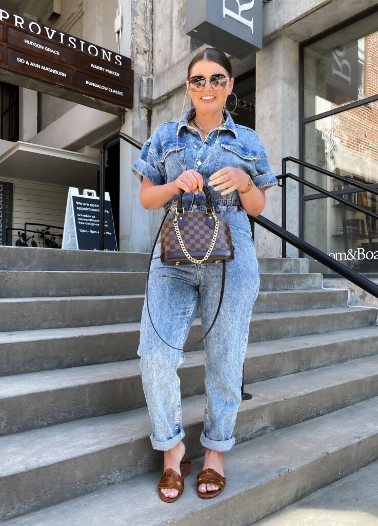 10 DENIM (& white) SUMMER OUTFIT IDEAS: http://www.juliamarieb.com/2020/06/03/10-denim-(&-white)-summer-outfit-ideas/   @julia.marie.b