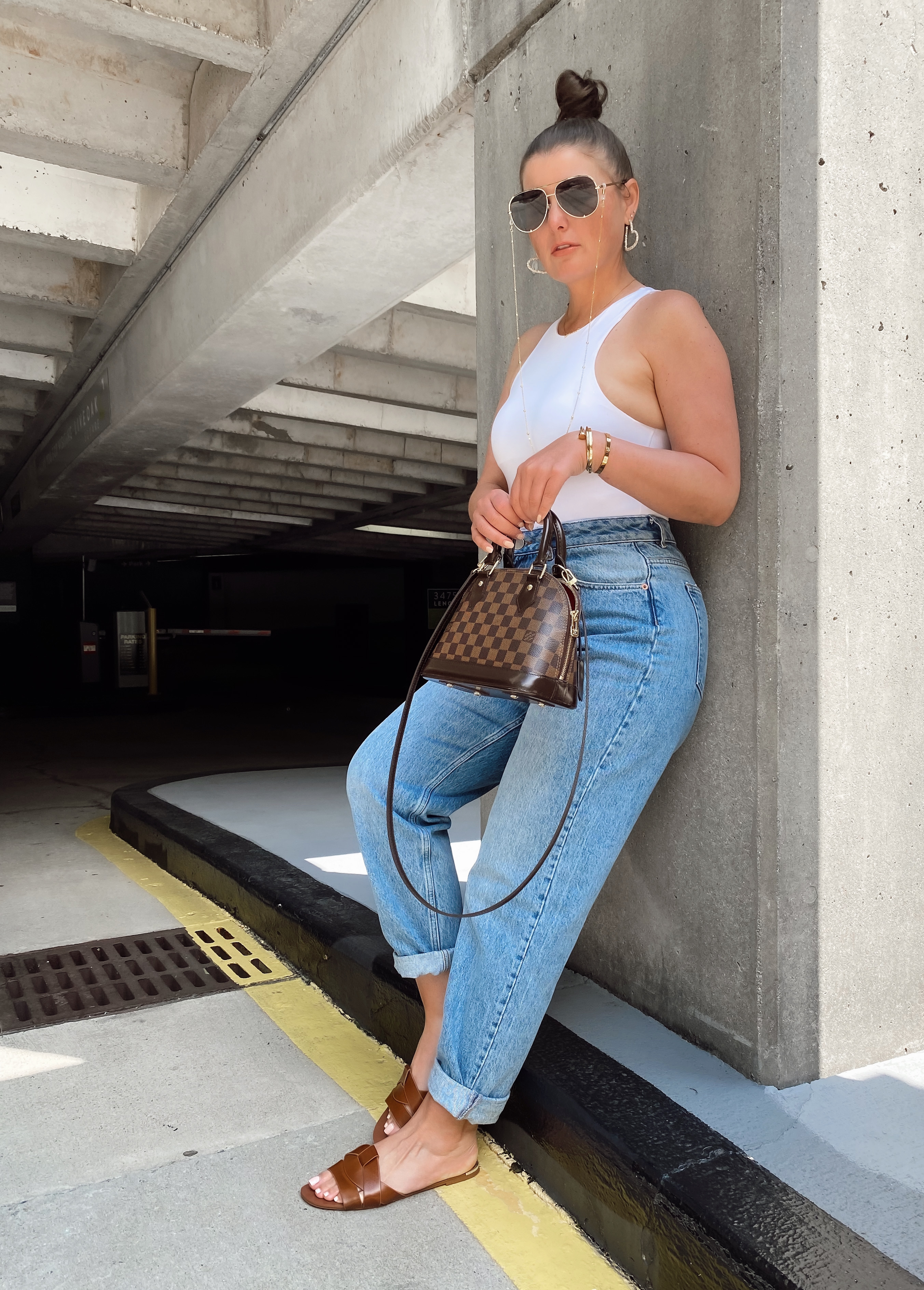 10 DENIM (& white) SUMMER OUTFIT IDEAS: http://www.juliamarieb.com/2020/06/03/10-denim-(&-white)-summer-outfit-ideas/ @julia.marie.b