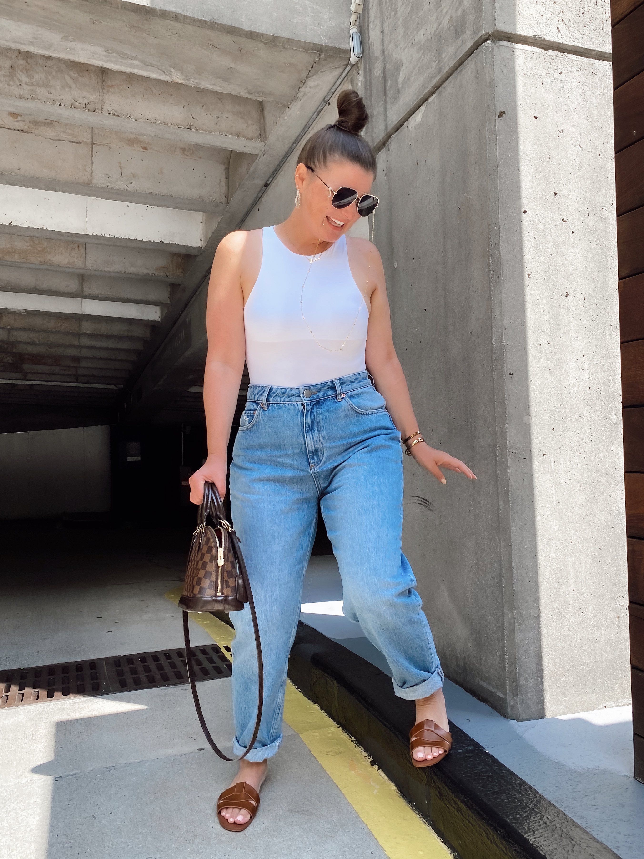 10 DENIM (& white) SUMMER OUTFIT IDEAS: http://www.juliamarieb.com/2020/06/03/10-denim-(&-white)-summer-outfit-ideas/ @julia.marie.b