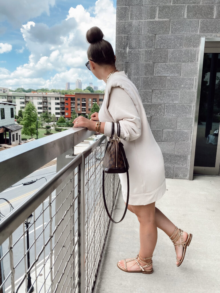 5 WAYS TO WEAR LOUIS VUITTON ALMA BB FOR SUMMER http://www.juliamarieb.com/2020/06/21/5-ways-to-style-louis-vuitton-alma-bb-for-summer-|-the-rule-of-5/ @julia.marie.b