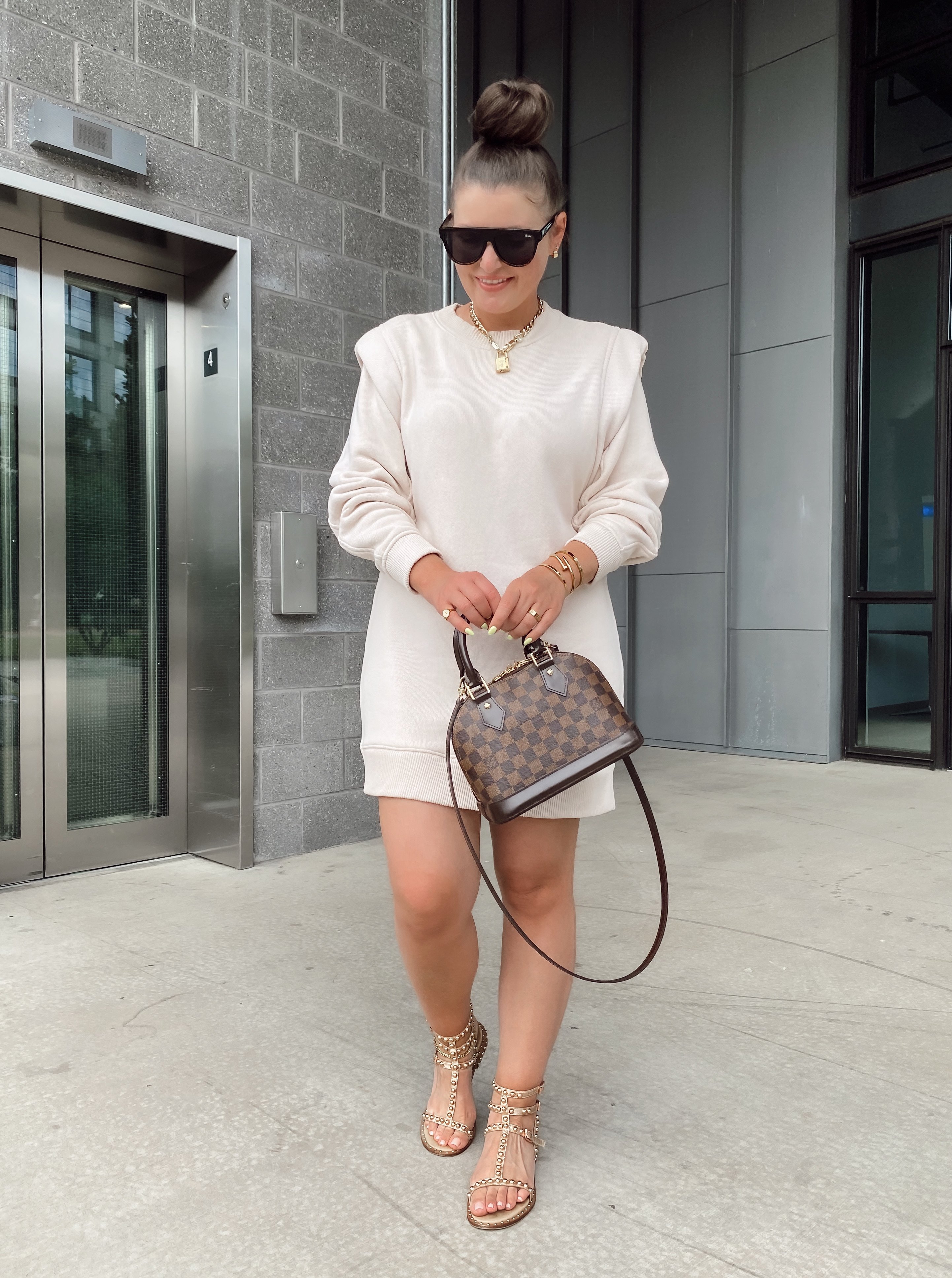 5 WAYS TO WEAR LOUIS VUITTON ALMA BB FOR SUMMER http://www.juliamarieb.com/2020/06/21/5-ways-to-style-louis-vuitton-alma-bb-for-summer-|-the-rule-of-5/   @julia.marie.b