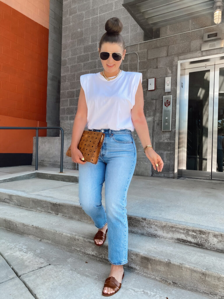 10 DENIM (& white) SUMMER OUTFIT IDEAS: http://www.juliamarieb.com/2020/06/03/10-denim-(&-white)-summer-outfit-ideas/ @julia.marie.b