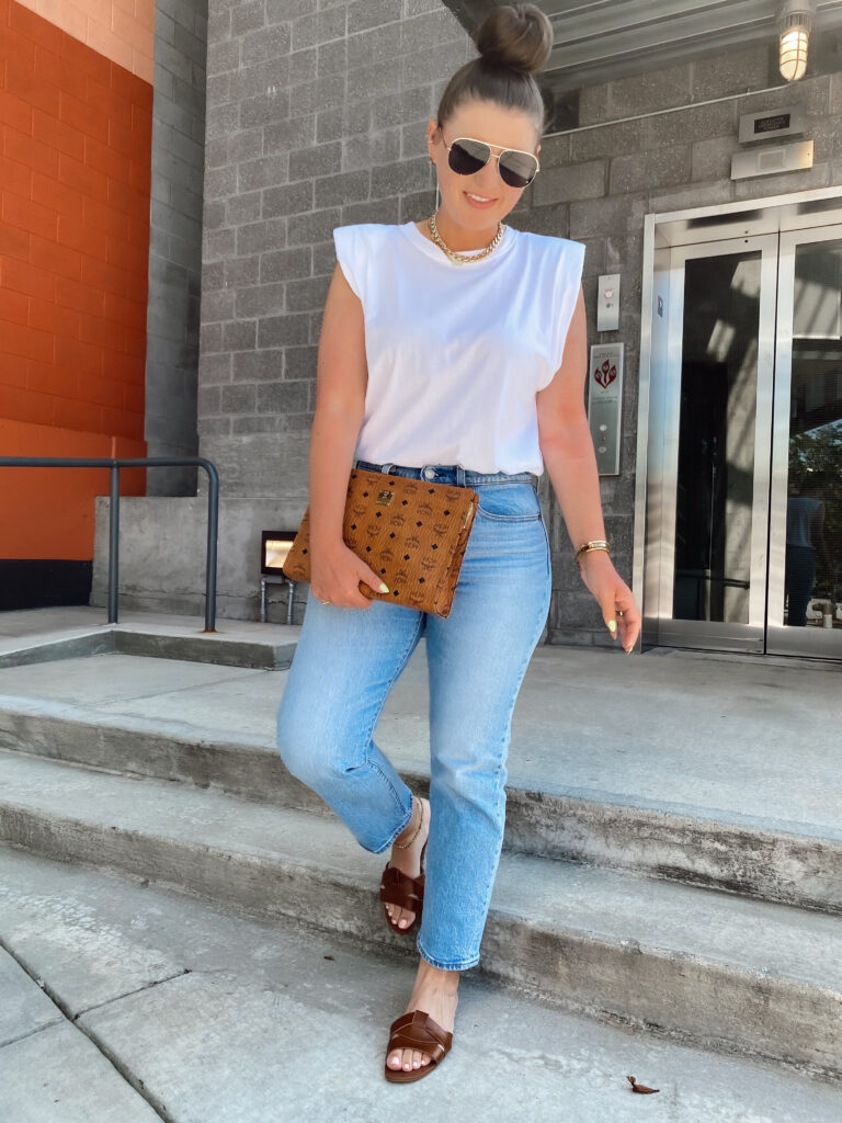 10 DENIM (& white) SUMMER OUTFIT IDEAS: http://www.juliamarieb.com/2020/06/03/10-denim-(&-white)-summer-outfit-ideas/ @julia.marie.b