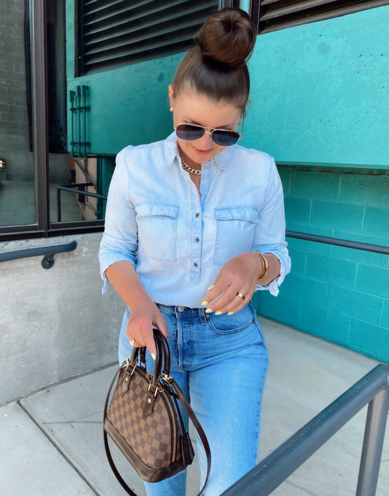 10 DENIM (& white) SUMMER OUTFIT IDEAS: http://www.juliamarieb.com/2020/06/03/10-denim-(&-white)-summer-outfit-ideas/ @julia.marie.b