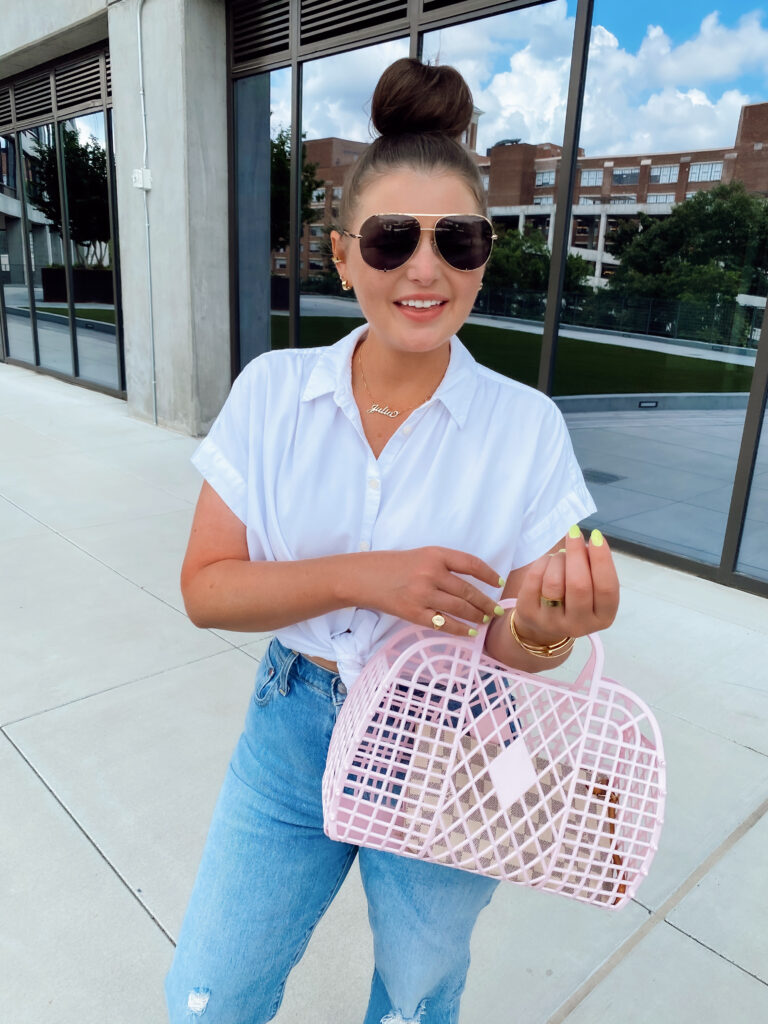 10 DENIM (& white) SUMMER OUTFIT IDEAS: http://www.juliamarieb.com/2020/06/03/10-denim-(&-white)-summer-outfit-ideas/ @julia.marie.b