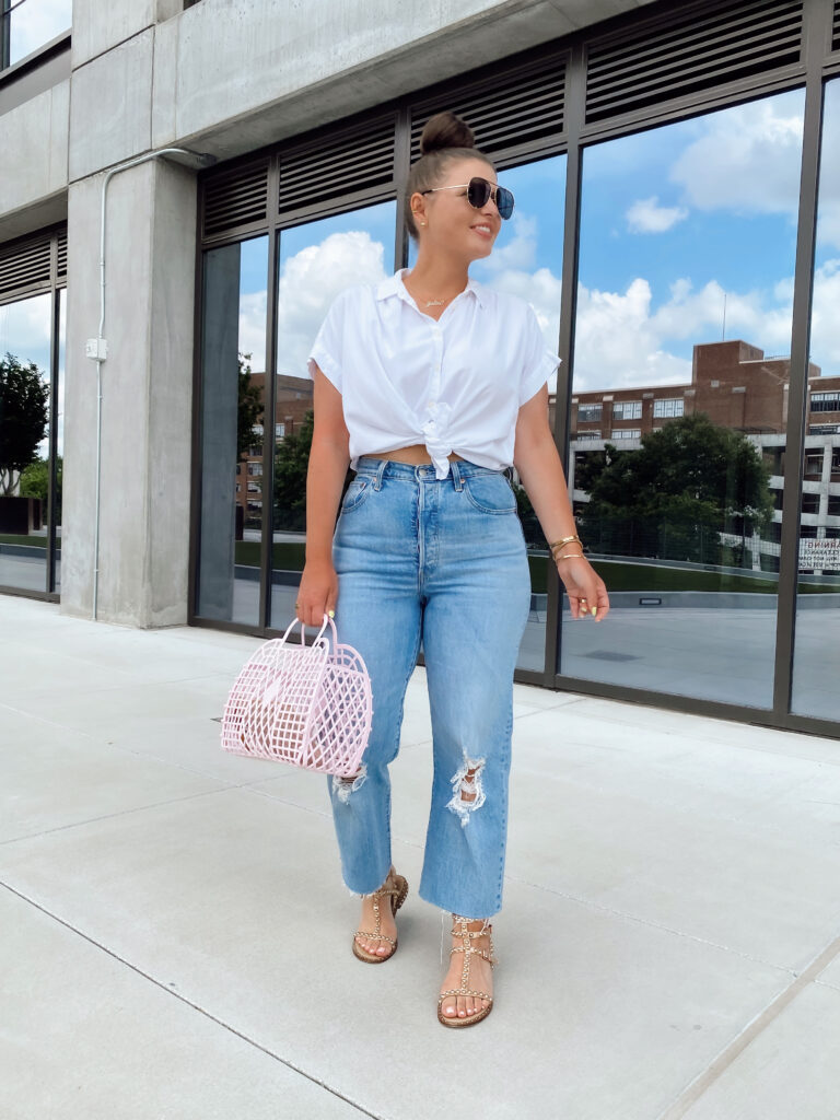 10 DENIM (& white) SUMMER OUTFIT IDEAS: http://www.juliamarieb.com/2020/06/03/10-denim-(&-white)-summer-outfit-ideas/ @julia.marie.b