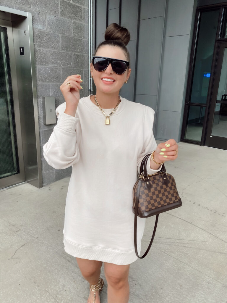 5 WAYS TO WEAR LOUIS VUITTON ALMA BB FOR SUMMER http://www.juliamarieb.com/2020/06/21/5-ways-to-style-louis-vuitton-alma-bb-for-summer-|-the-rule-of-5/ @julia.marie.b