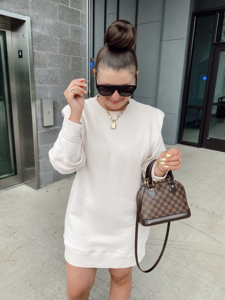 5 WAYS TO WEAR LOUIS VUITTON ALMA BB FOR SUMMER http://www.juliamarieb.com/2020/06/21/5-ways-to-style-louis-vuitton-alma-bb-for-summer-|-the-rule-of-5/ @julia.marie.b