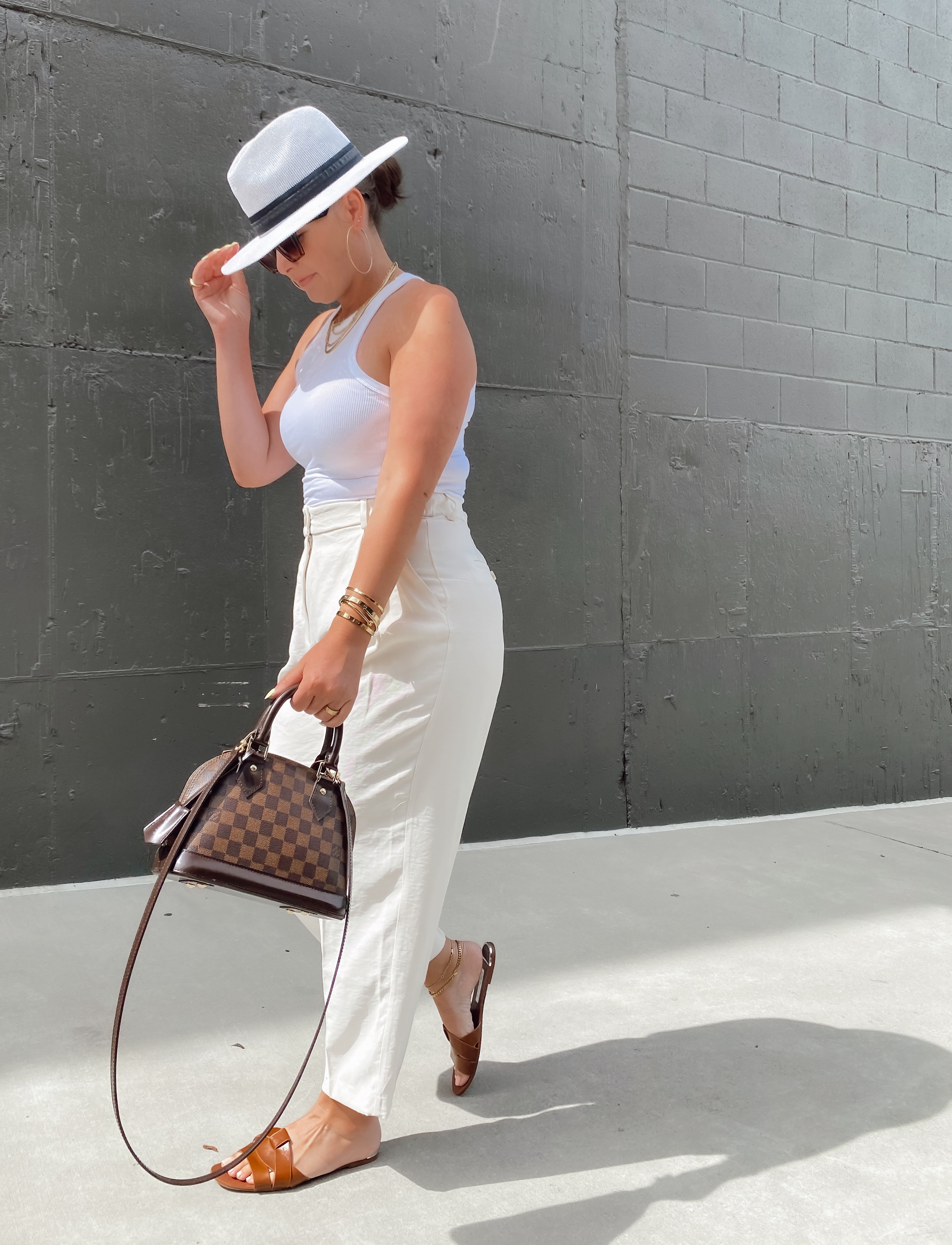 5 WAYS TO WEAR LOUIS VUITTON ALMA BB FOR SUMMER http://www.juliamarieb.com/2020/06/21/5-ways-to-style-louis-vuitton-alma-bb-for-summer-|-the-rule-of-5/ @julia.marie.b