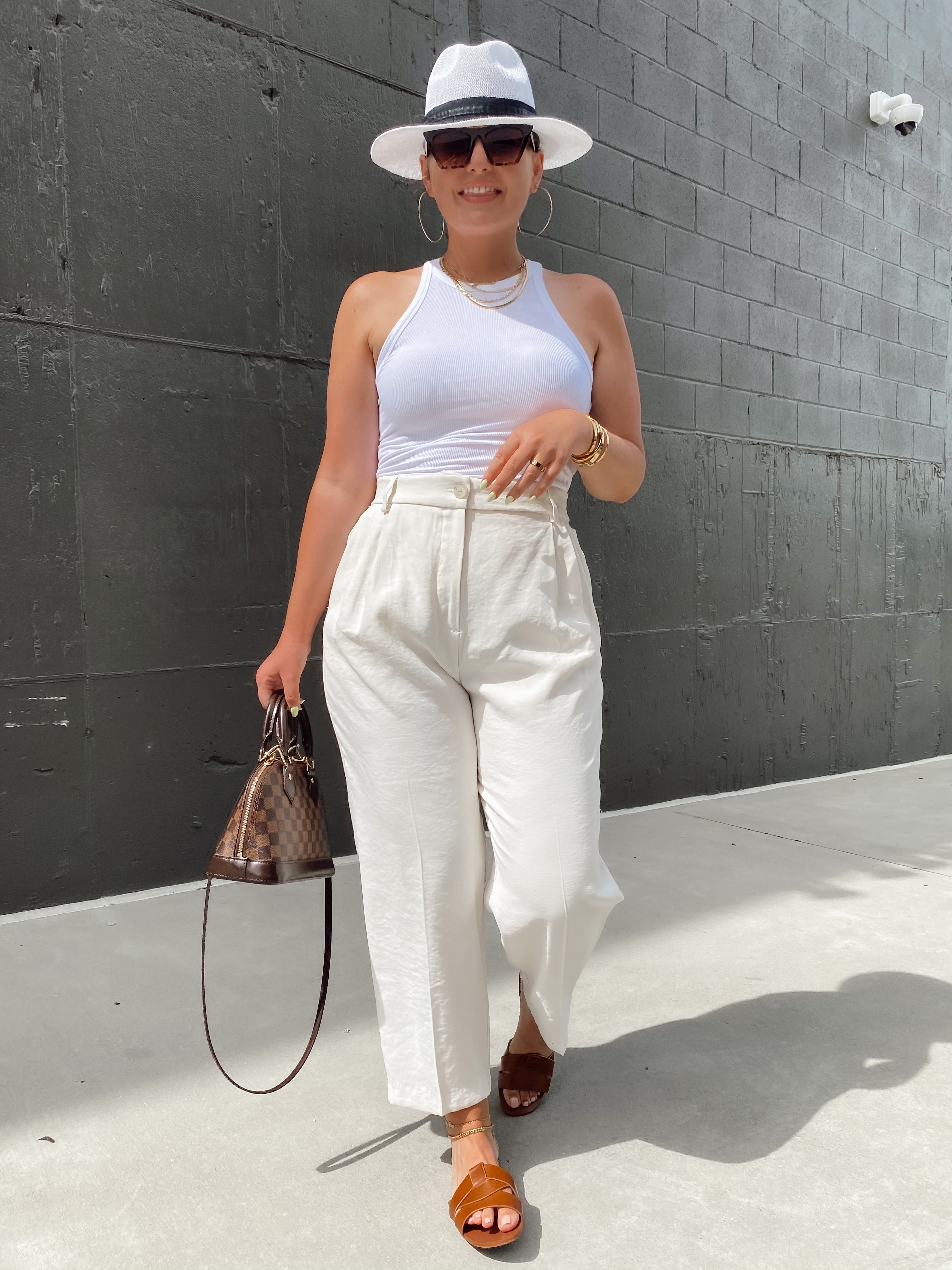 5 WAYS TO WEAR LOUIS VUITTON ALMA BB FOR SUMMER http://www.juliamarieb.com/2020/06/21/5-ways-to-style-louis-vuitton-alma-bb-for-summer-|-the-rule-of-5/ @julia.marie.b