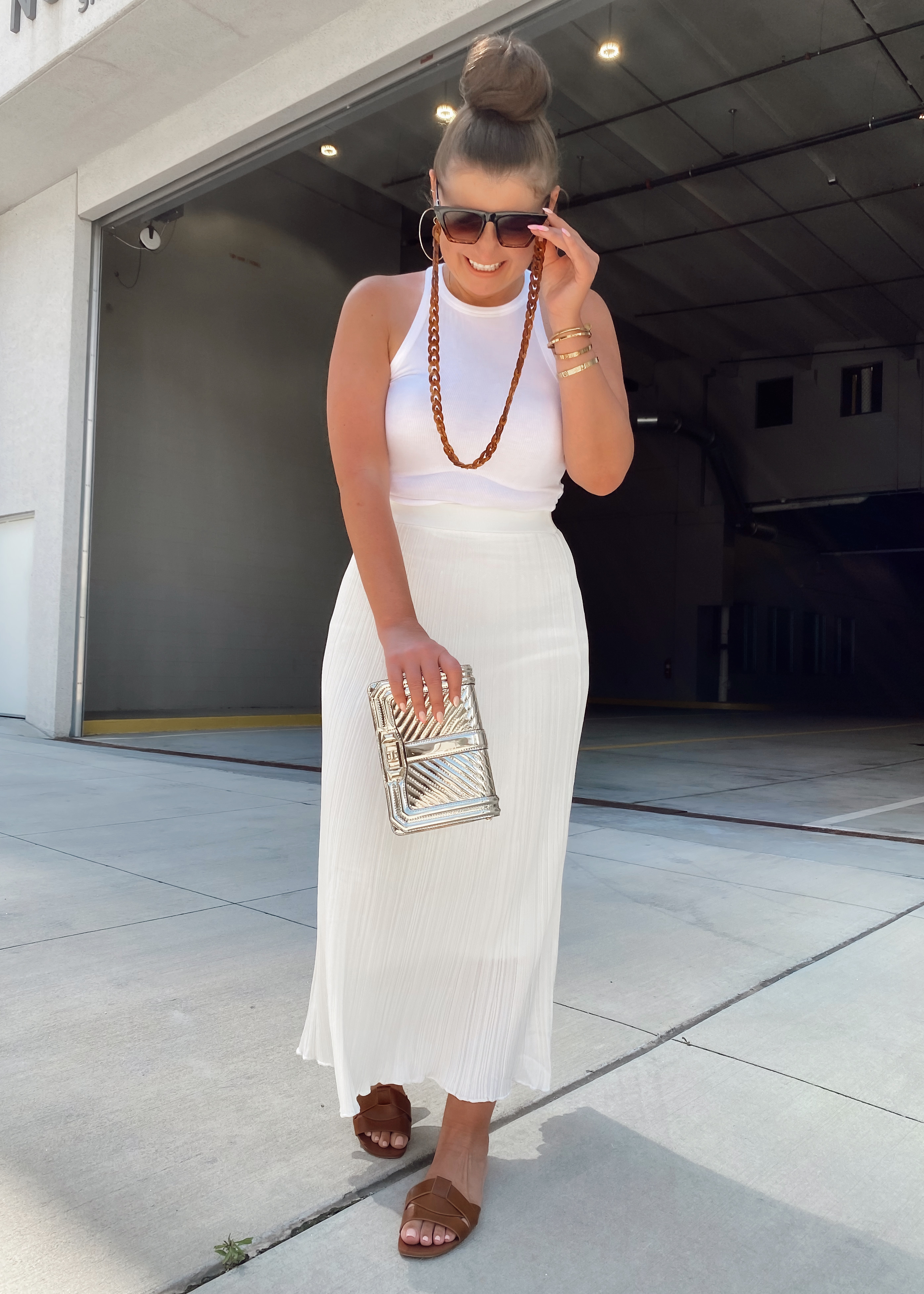 NEUTRAL OUTFIT IDEAS FOR SUMMER: http://www.juliamarieb.com/2020/07/12/5-neutral-outfit-ideas-for-summer/. @julia.marie.b