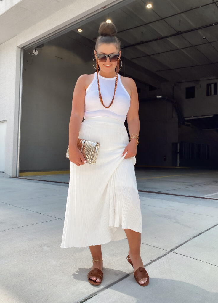 NEUTRAL OUTFIT IDEAS FOR SUMMER: http://www.juliamarieb.com/2020/07/12/5-neutral-outfit-ideas-for-summer/. @julia.marie.b