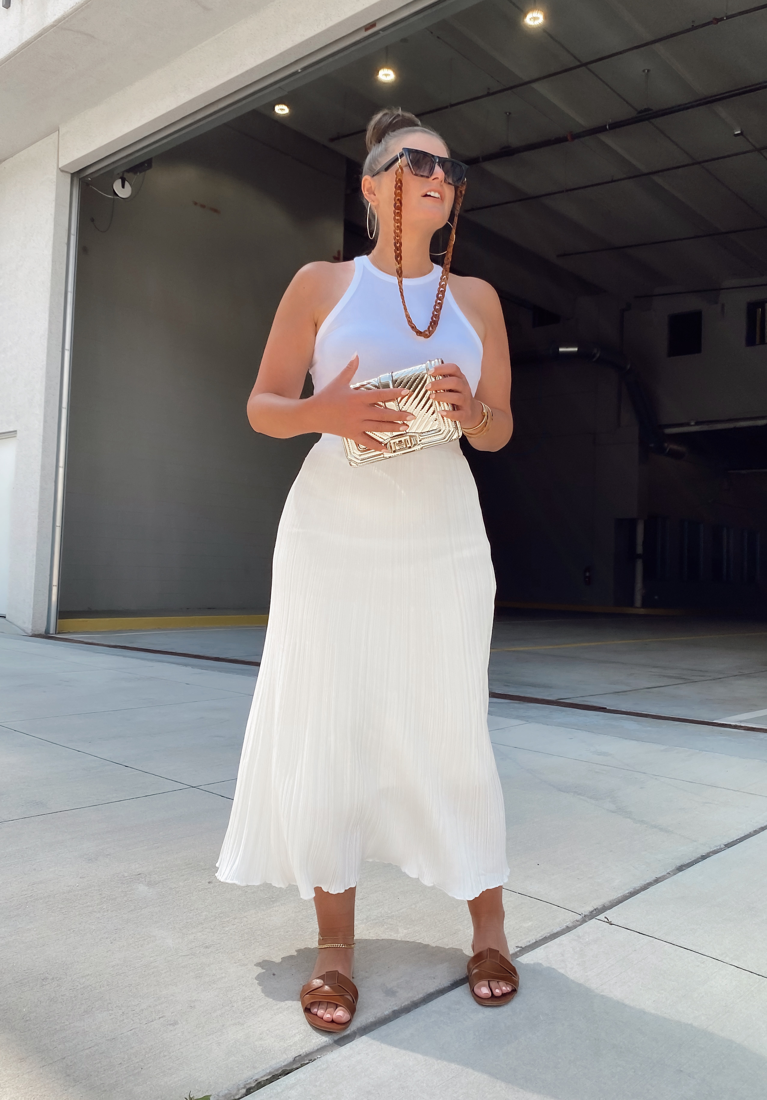 NEUTRAL OUTFIT IDEAS FOR SUMMER: http://www.juliamarieb.com/2020/07/12/5-neutral-outfit-ideas-for-summer/. @julia.marie.b