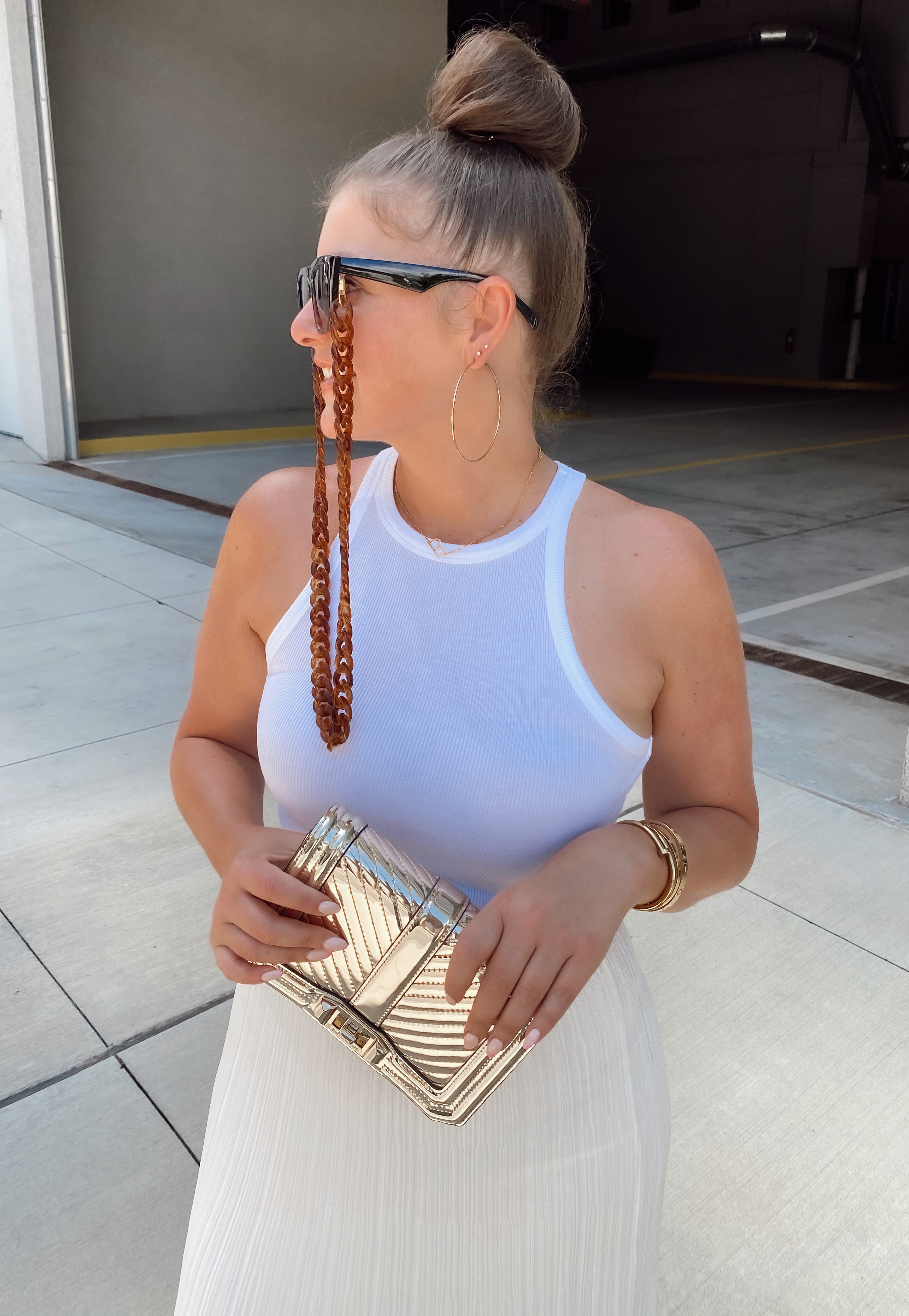 NEUTRAL OUTFIT IDEAS FOR SUMMER: http://www.juliamarieb.com/2020/07/12/5-neutral-outfit-ideas-for-summer/. @julia.marie.b