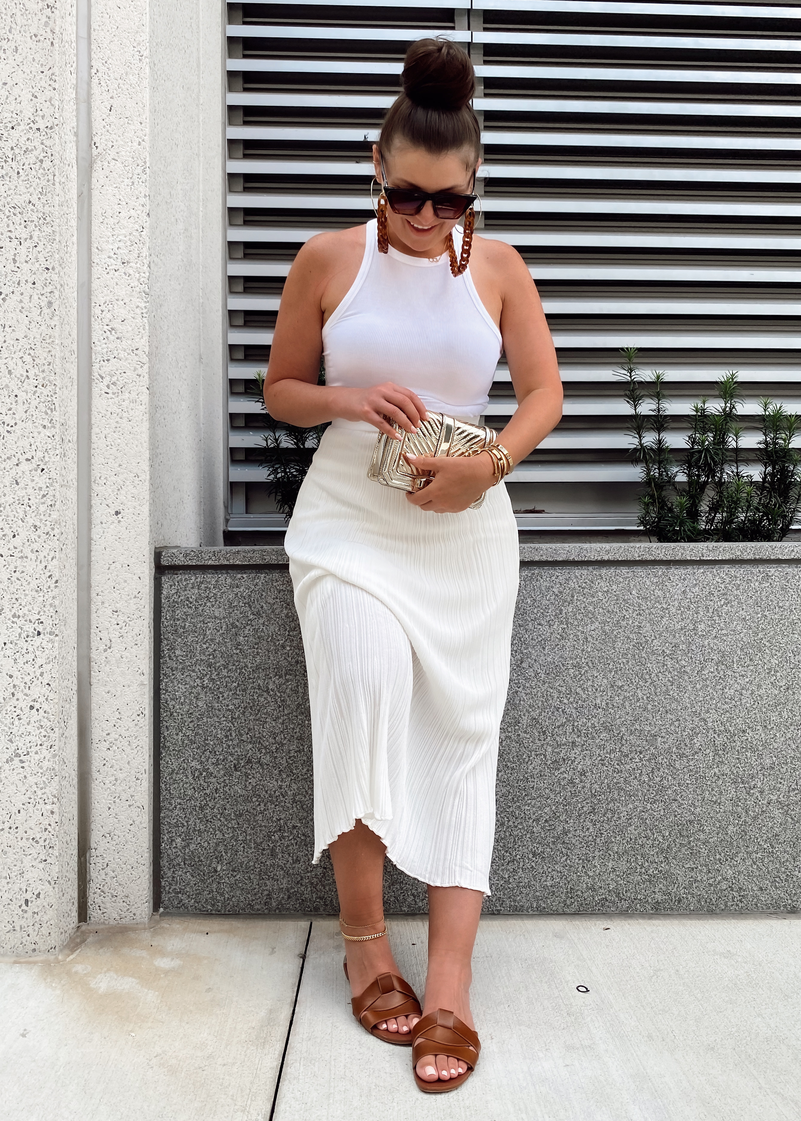 NEUTRAL OUTFIT IDEAS FOR SUMMER: http://www.juliamarieb.com/2020/07/12/5-neutral-outfit-ideas-for-summer/. @julia.marie.b