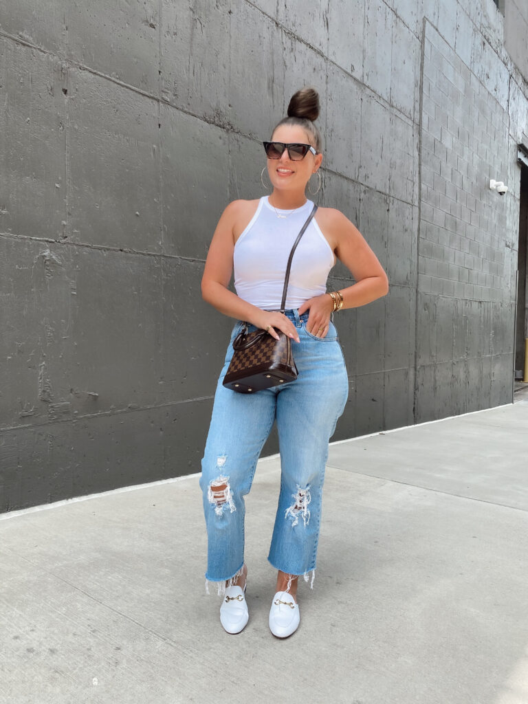 5 BASIC TANK TOP OUTFIT IDEAS: http://www.juliamarieb.com/2020/07/26/ro5:-white-tank/   |   @julia.marie.b