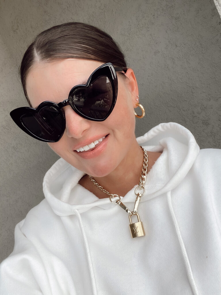 BEST ACCESSORIES TO ELEVATE YOUR LOOK 2020: http://www.juliamarieb.com/2020/08/16/best-accessories-to-elevate-your-look-2020/ | @julia.marie.b