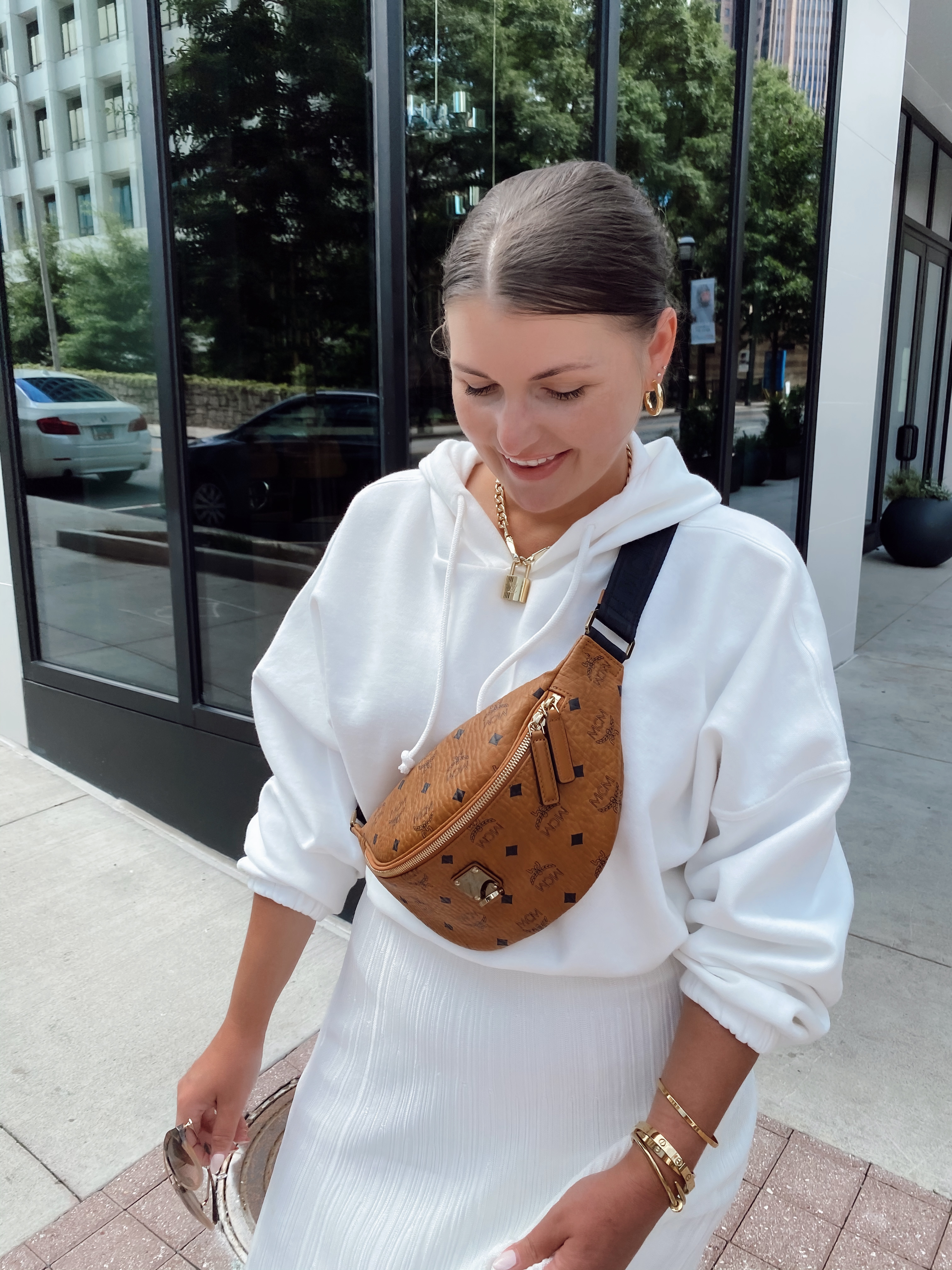 5 BUM BAG OUTFIT IDEAS: http://www.juliamarieb.com/2020/08/16/5-ways-to-wear-a-bum-bag-|-the-rule-of-5/ | @julia.marie.b