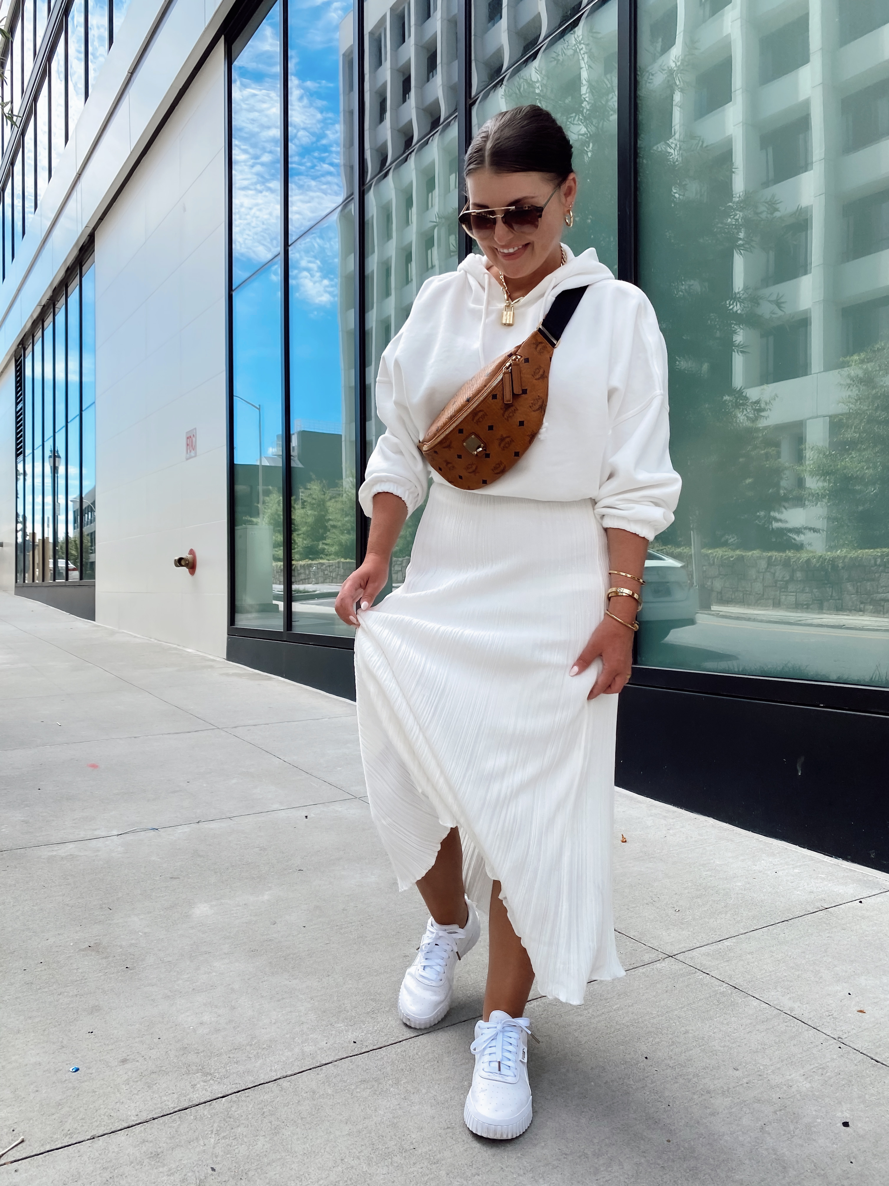 5 BUM BAG OUTFIT IDEAS: http://www.juliamarieb.com/2020/08/16/5-ways-to-wear-a-bum-bag-|-the-rule-of-5/ | @julia.marie.b