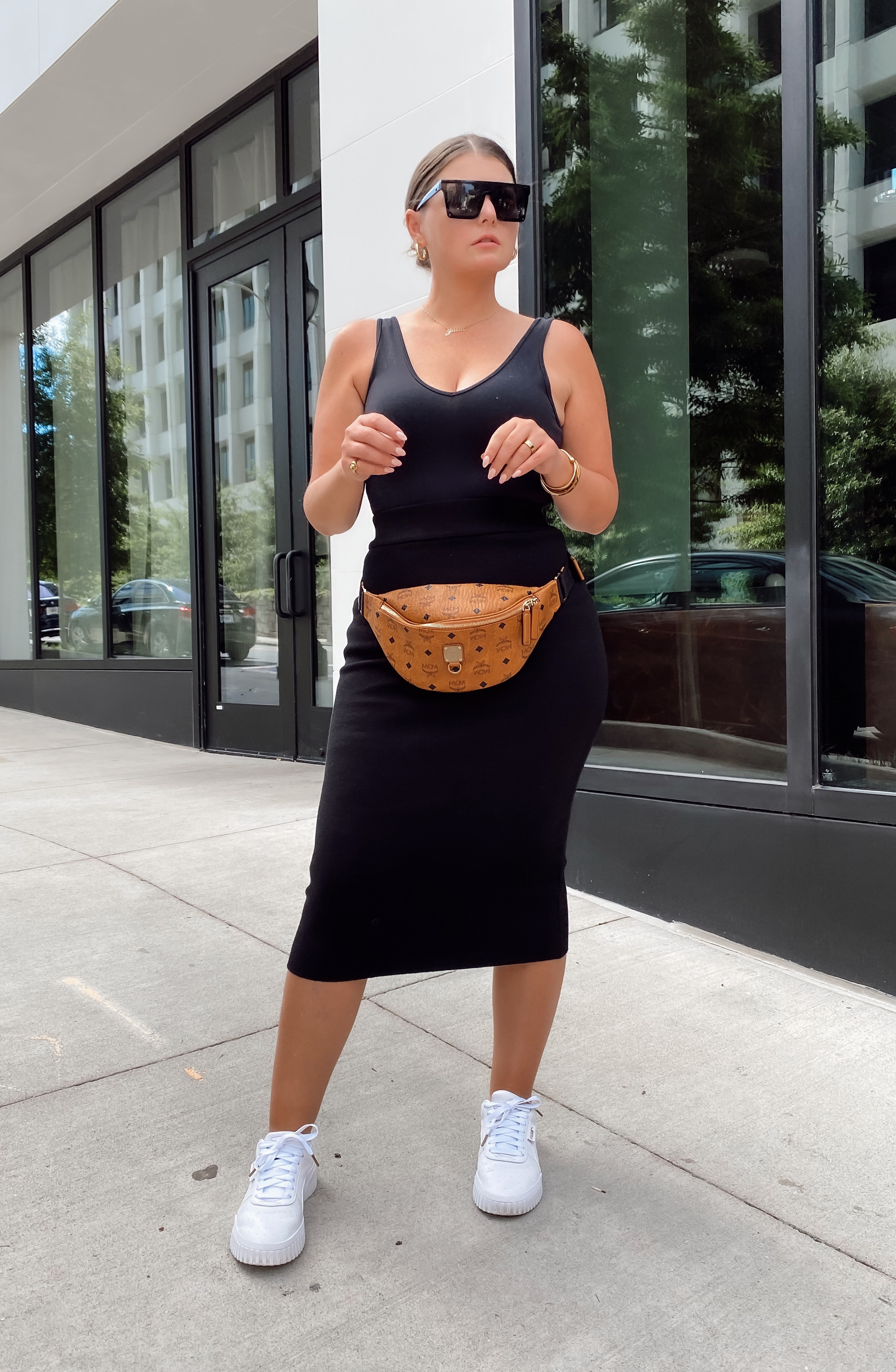 5 BUM BAG OUTFIT IDEAS: http://www.juliamarieb.com/2020/08/16/5-ways-to-wear-a-bum-bag-|-the-rule-of-5/ | @julia.marie.b