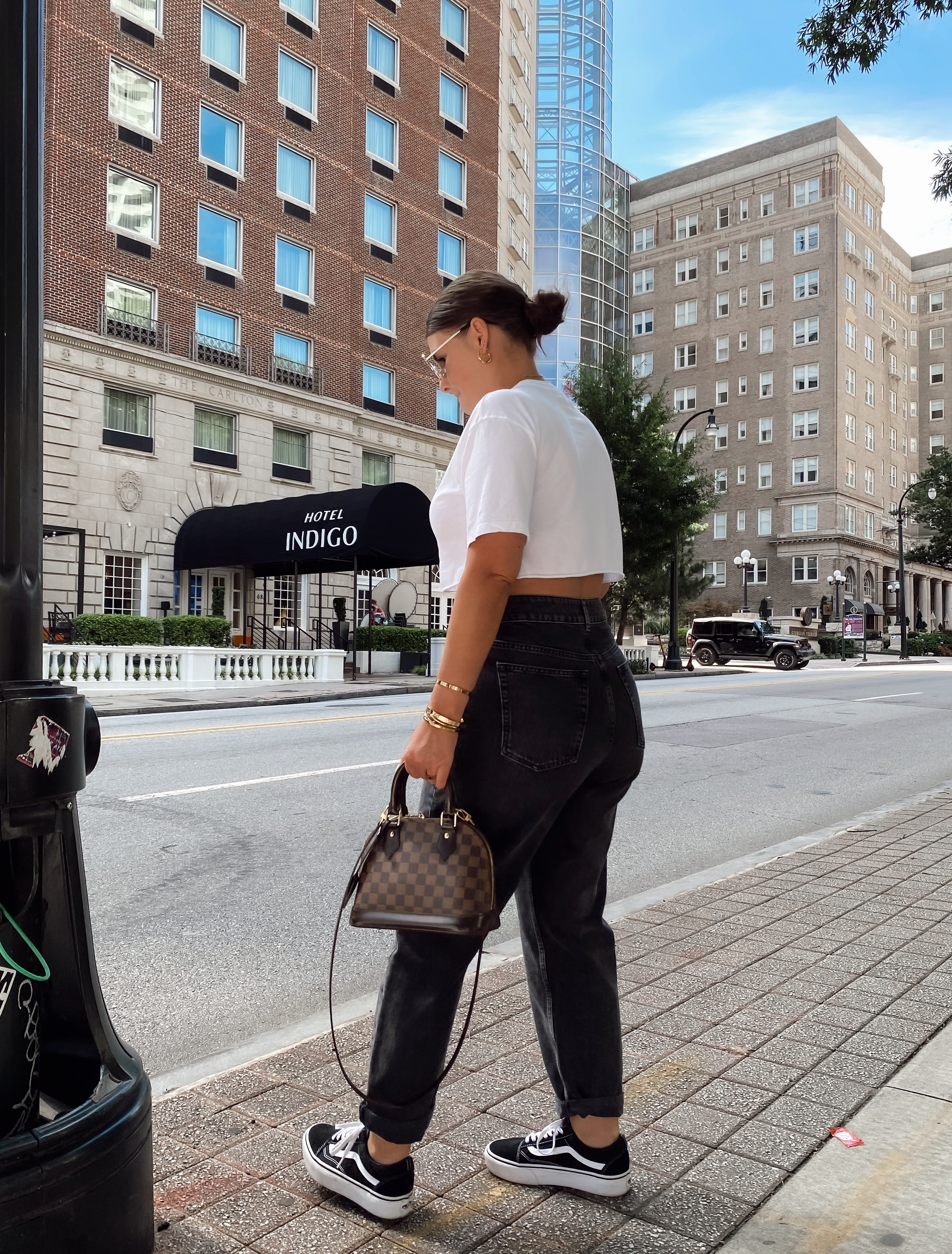 5 WAYS TO STYLE LOUIS VUITTON ALMA BB: THE RULE OF 5