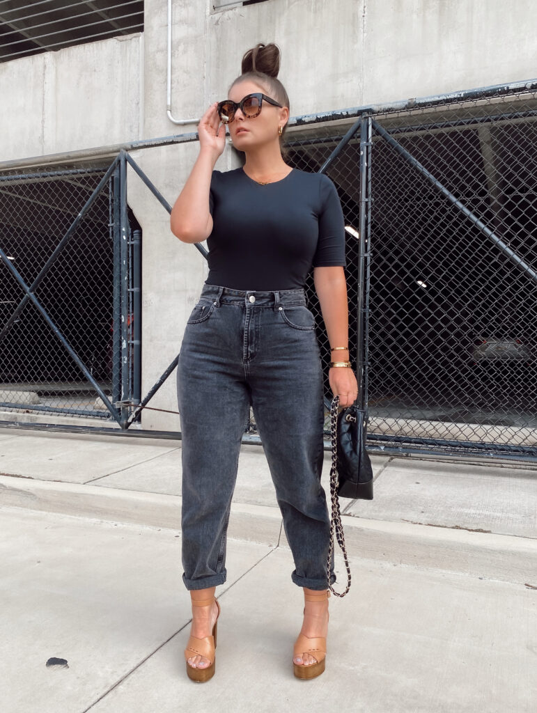 5 BLACK JEANS OUTFIT IDEAS FOR SUMMER: http://www.juliamarieb.com/2020/08/23/5-ways-to-wear-black-jeans-for-summer-|-the-rule-of-5/ | @julia.marie.b