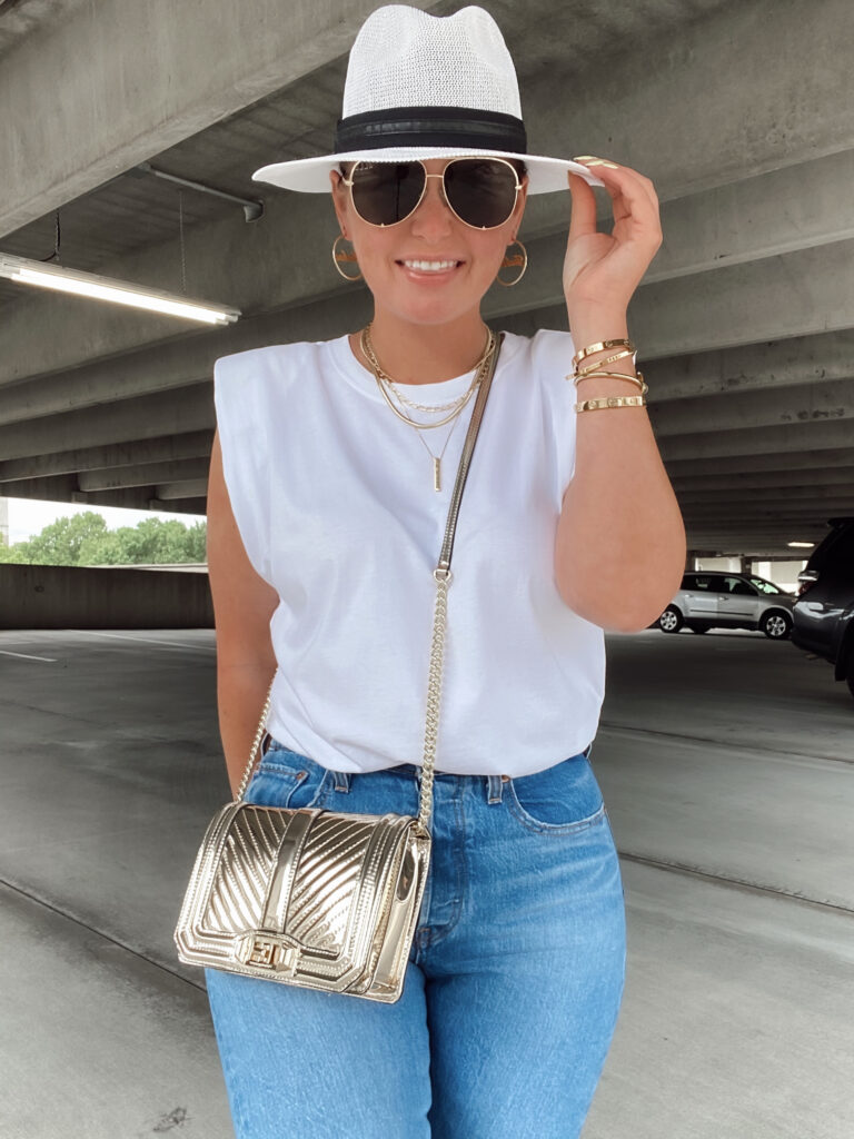 5 LEVI'S WEDGIE OUTFIT IDEAS: http://www.juliamarieb.com/2020/08/02/ro5:-levis-wedgie/ | @julia.marie.b