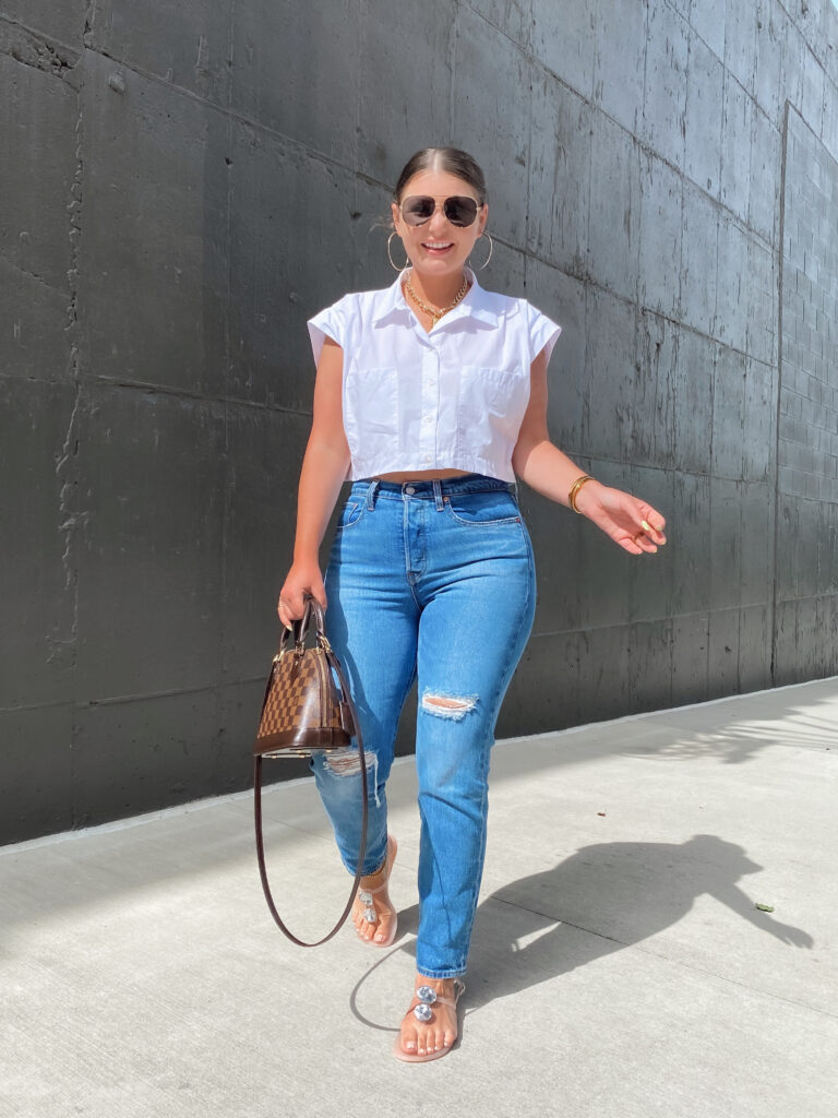 5 LEVI'S WEDGIE OUTFIT IDEAS: http://www.juliamarieb.com/2020/08/02/ro5:-levis-wedgie/ | @julia.marie.b