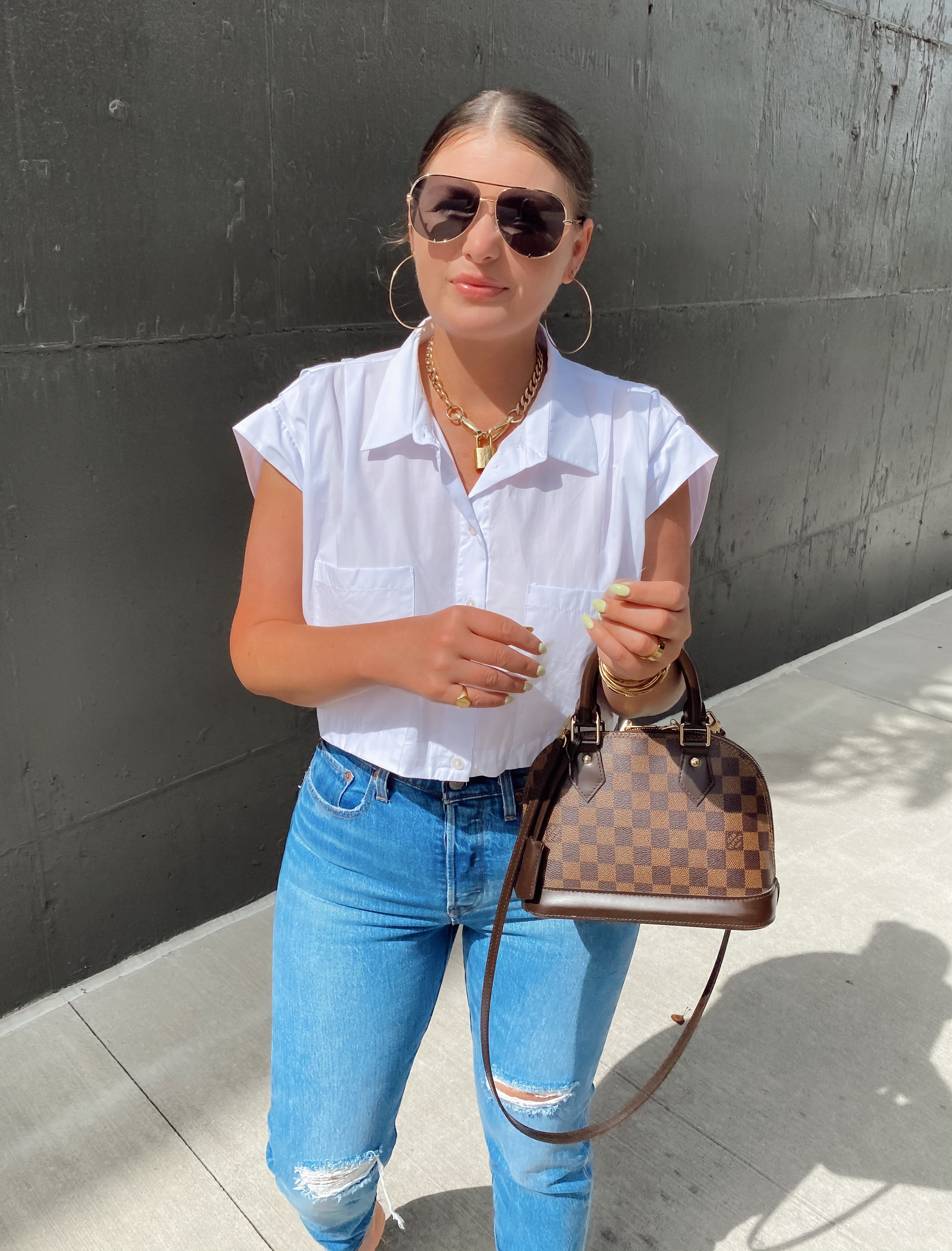 5 LEVI'S WEDGIE OUTFIT IDEAS: http://www.juliamarieb.com/2020/08/02/ro5:-levis-wedgie/ | @julia.marie.b