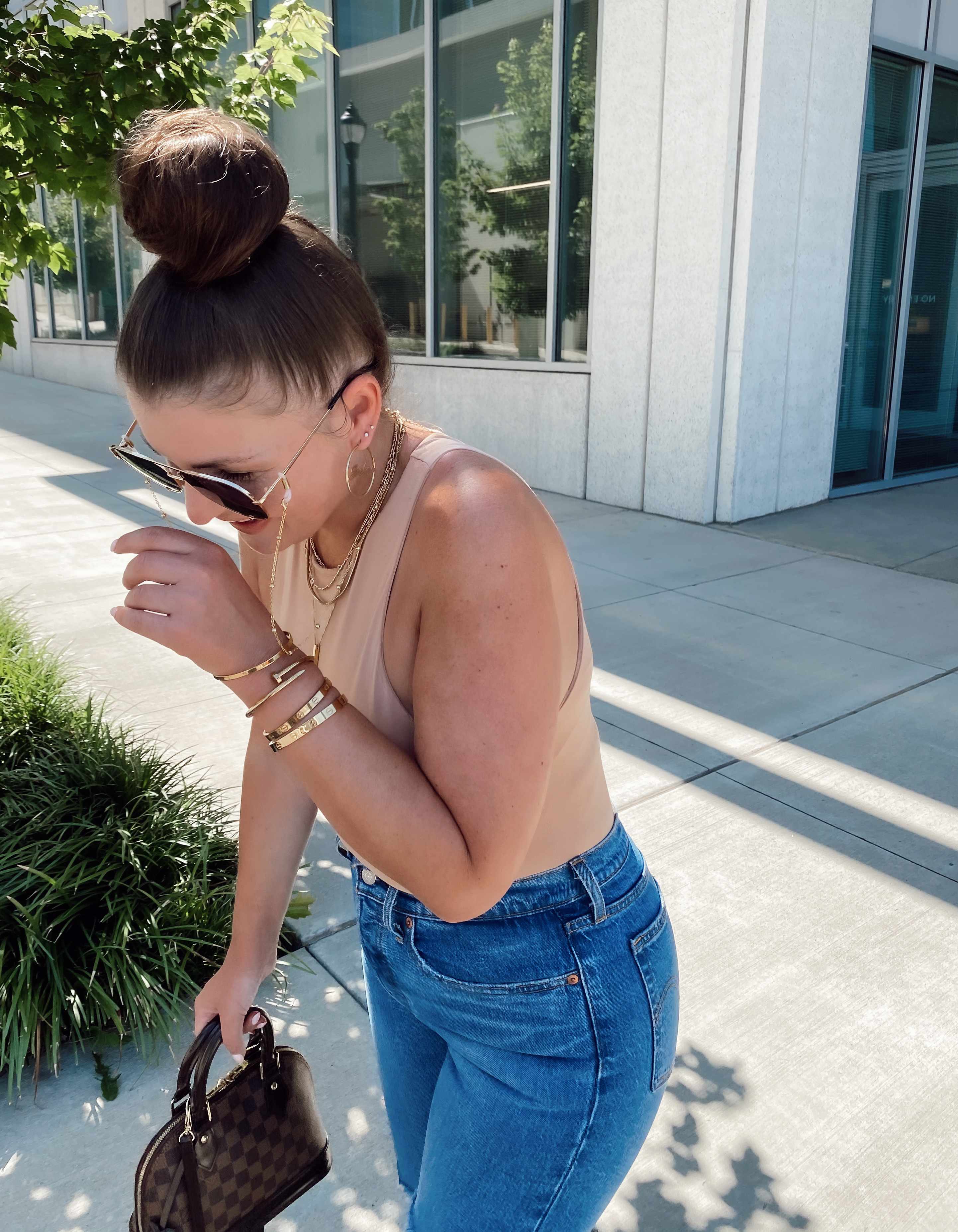 5 LEVI'S WEDGIE OUTFIT IDEAS: http://www.juliamarieb.com/2020/08/02/ro5:-levis-wedgie/ | @julia.marie.b