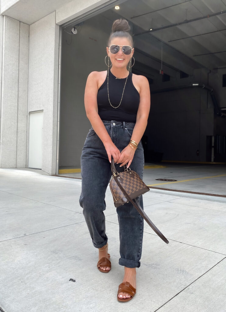 5 BLACK JEANS OUTFIT IDEAS FOR SUMMER: http://www.juliamarieb.com/2020/08/23/5-ways-to-wear-black-jeans-for-summer-|-the-rule-of-5/ | @julia.marie.b