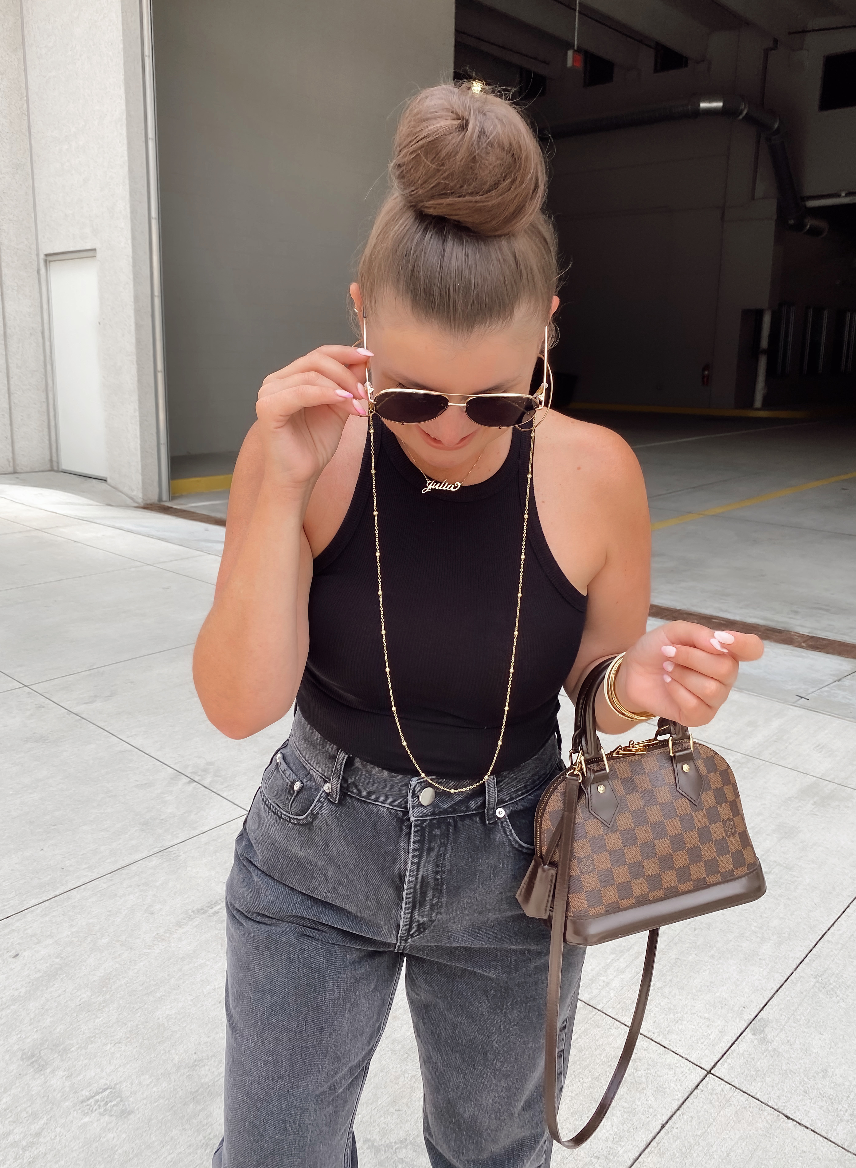 5 BLACK JEANS OUTFIT IDEAS FOR SUMMER: http://www.juliamarieb.com/2020/08/23/5-ways-to-wear-black-jeans-for-summer-|-the-rule-of-5/ | @julia.marie.b