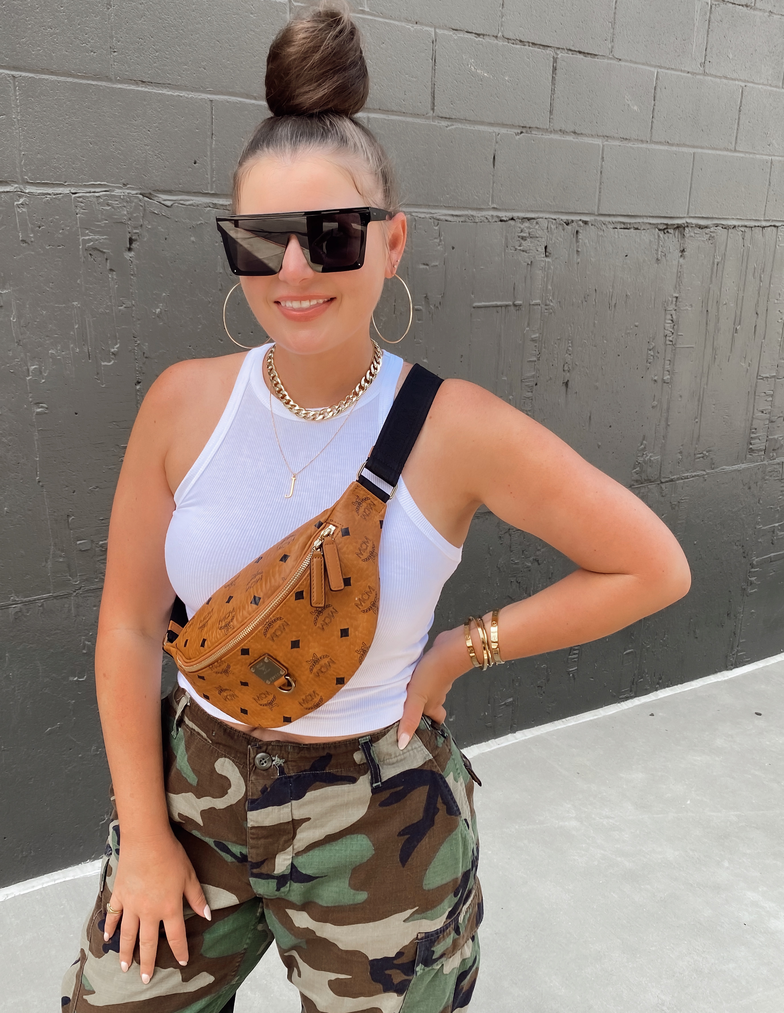 5 BUM BAG OUTFIT IDEAS: http://www.juliamarieb.com/2020/08/16/5-ways-to-wear-a-bum-bag-|-the-rule-of-5/ | @julia.marie.b