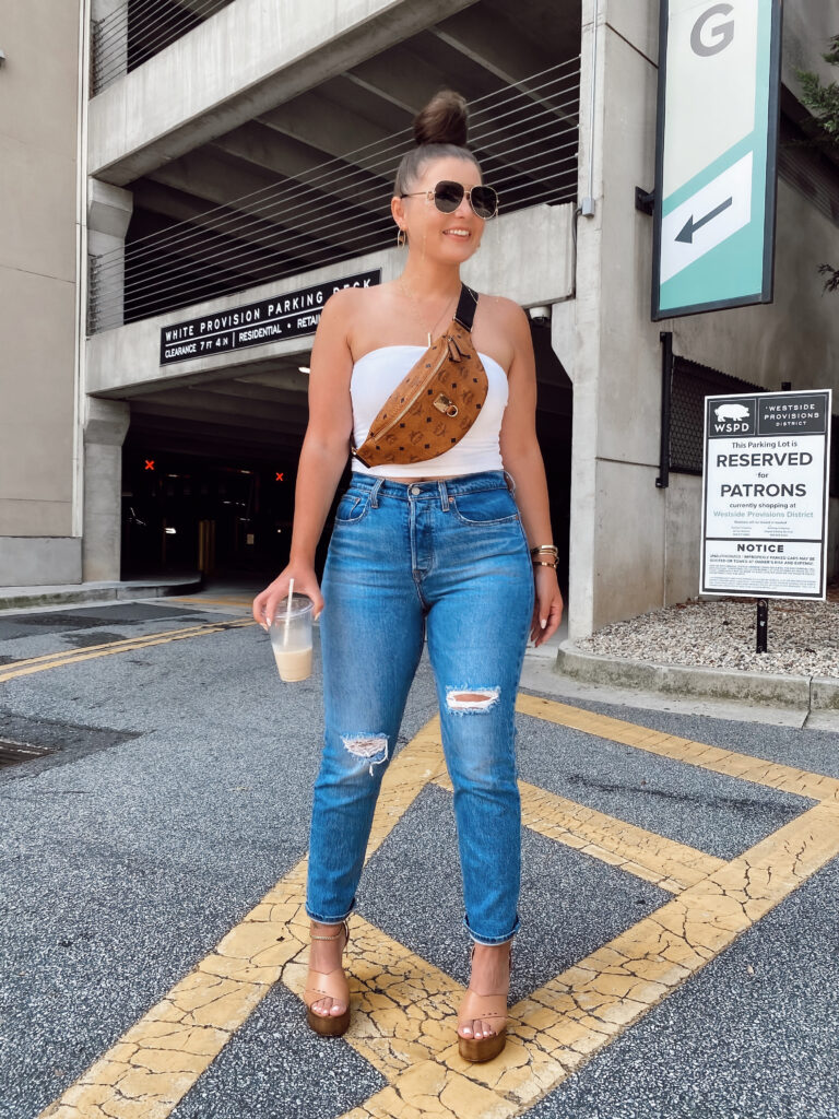 5 BUM BAG OUTFIT IDEAS: http://www.juliamarieb.com/2020/08/16/5-ways-to-wear-a-bum-bag-|-the-rule-of-5/ | @julia.marie.b