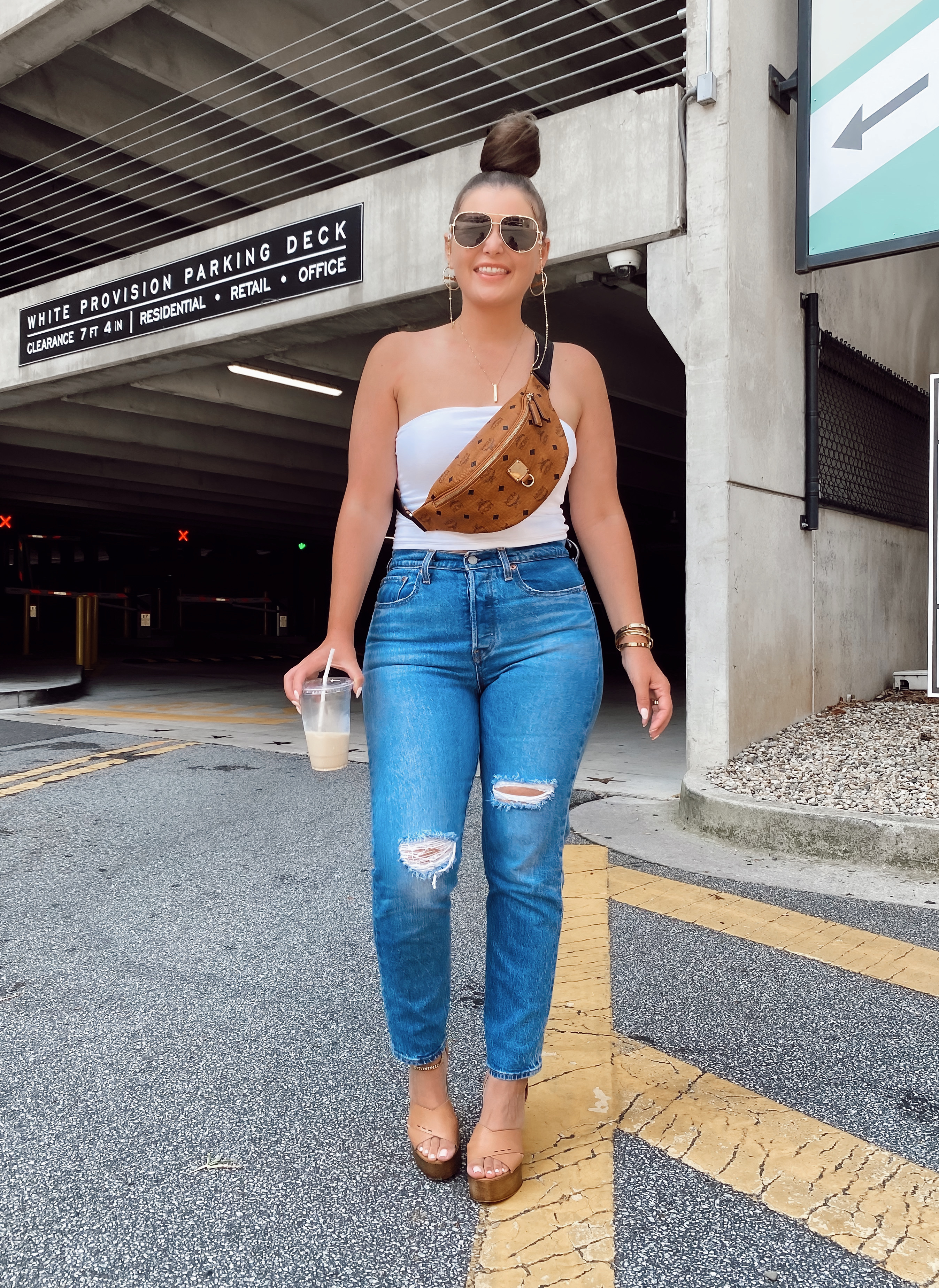 5 BUM BAG OUTFIT IDEAS: http://www.juliamarieb.com/2020/08/16/5-ways-to-wear-a-bum-bag-|-the-rule-of-5/ | @julia.marie.b