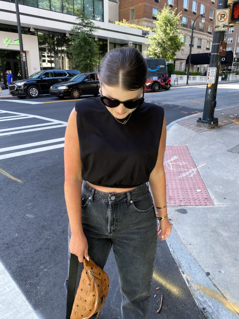 5 BUM BAG OUTFIT IDEAS: http://www.juliamarieb.com/2020/08/16/5-ways-to-wear-a-bum-bag-|-the-rule-of-5/ | @julia.marie.b