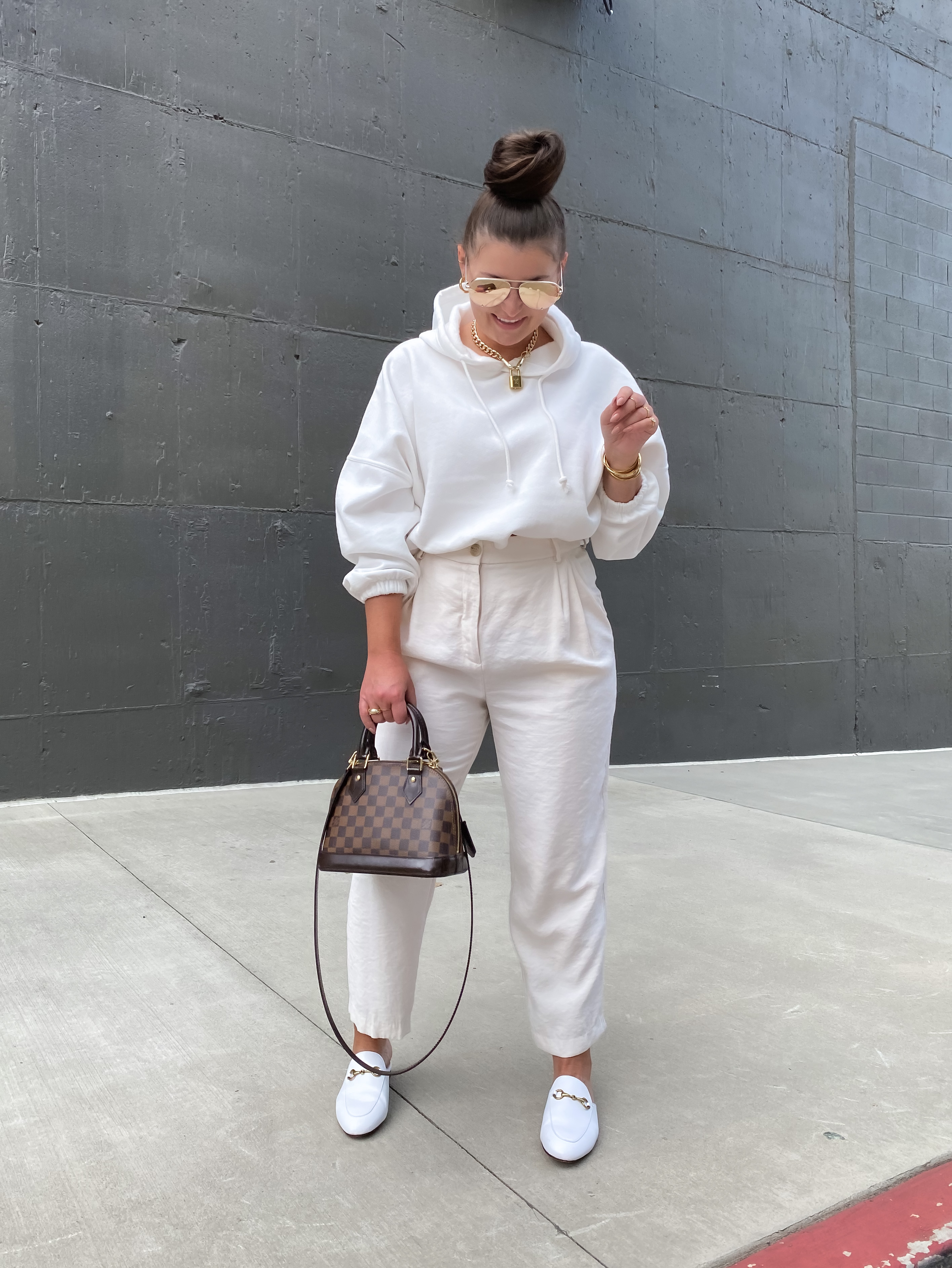 5 WAYS TO WEAR A BUBBLE HEM SWEATSHIRT: http://www.juliamarieb.com/2020/09/13/5-ways-to-wear-a-bubble-hem-sweatshirt-|-the-rule-of-5/   |   @julia.marie.b