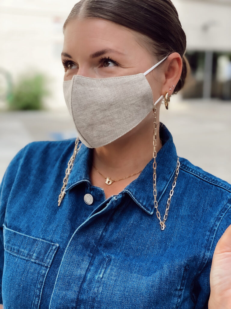 THE BEST LIGHTWEIGHT BREATHABLE FACE MASKS & HOW TO STYLE THEM: http://www.juliamarieb.com/2020/09/06/face-masks-but-make-it-fashion/ | @julia.marie.b