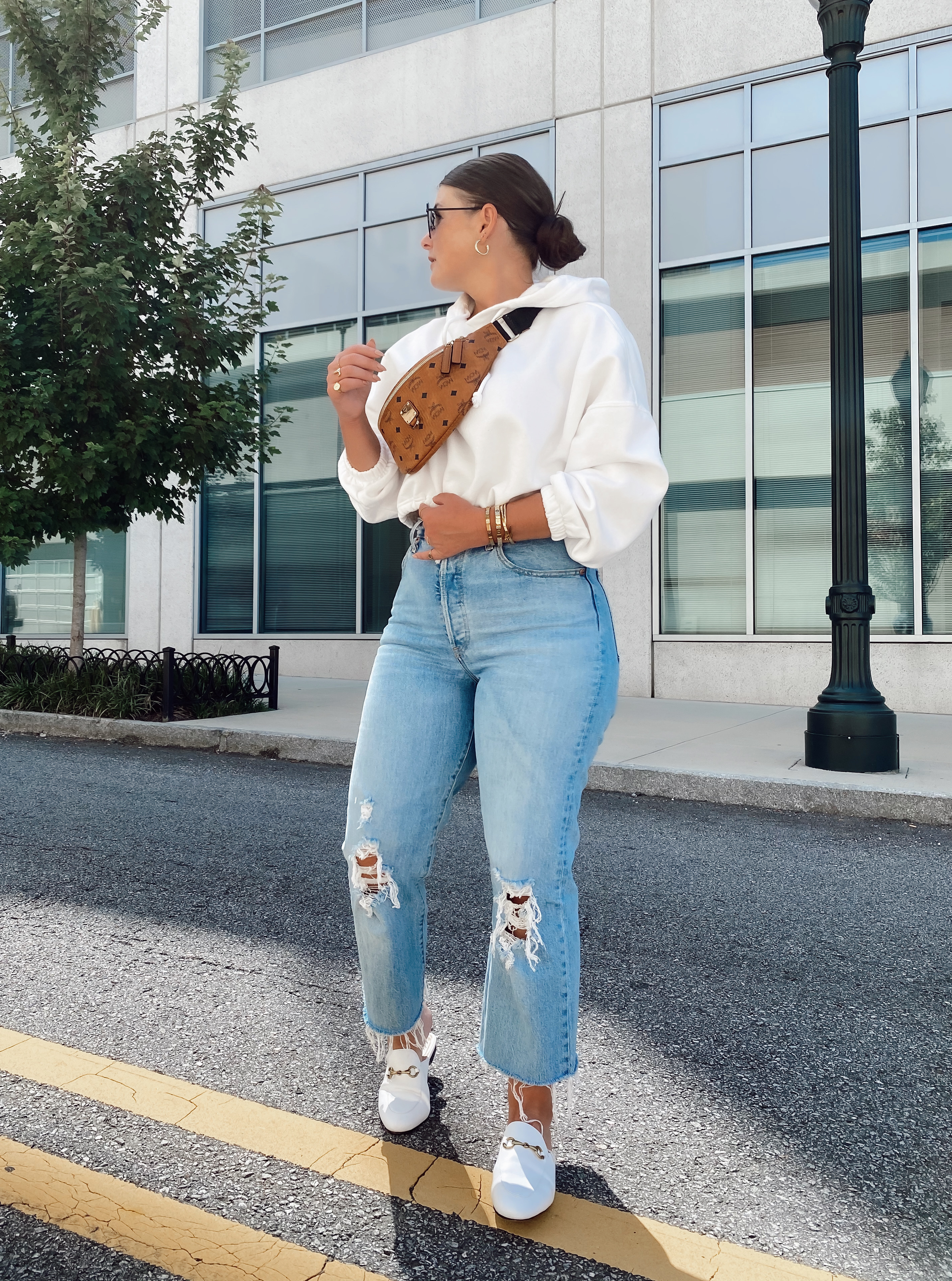 5 WAYS TO WEAR A BUBBLE HEM SWEATSHIRT: http://www.juliamarieb.com/2020/09/13/5-ways-to-wear-a-bubble-hem-sweatshirt-|-the-rule-of-5/   |   @julia.marie.b